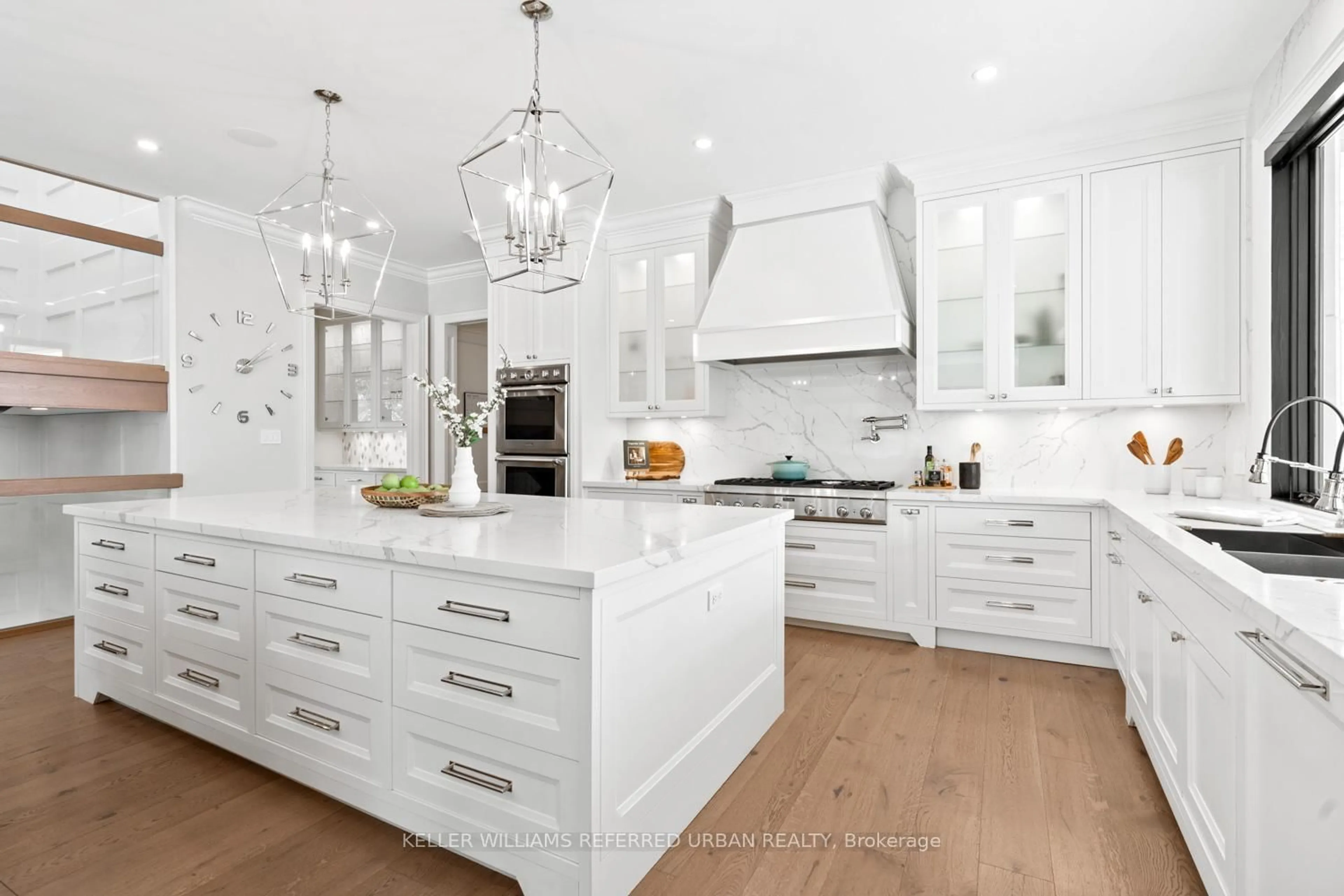 Contemporary kitchen, unknown for 197 Sherwood Pl, Newmarket Ontario L3Y 8E5