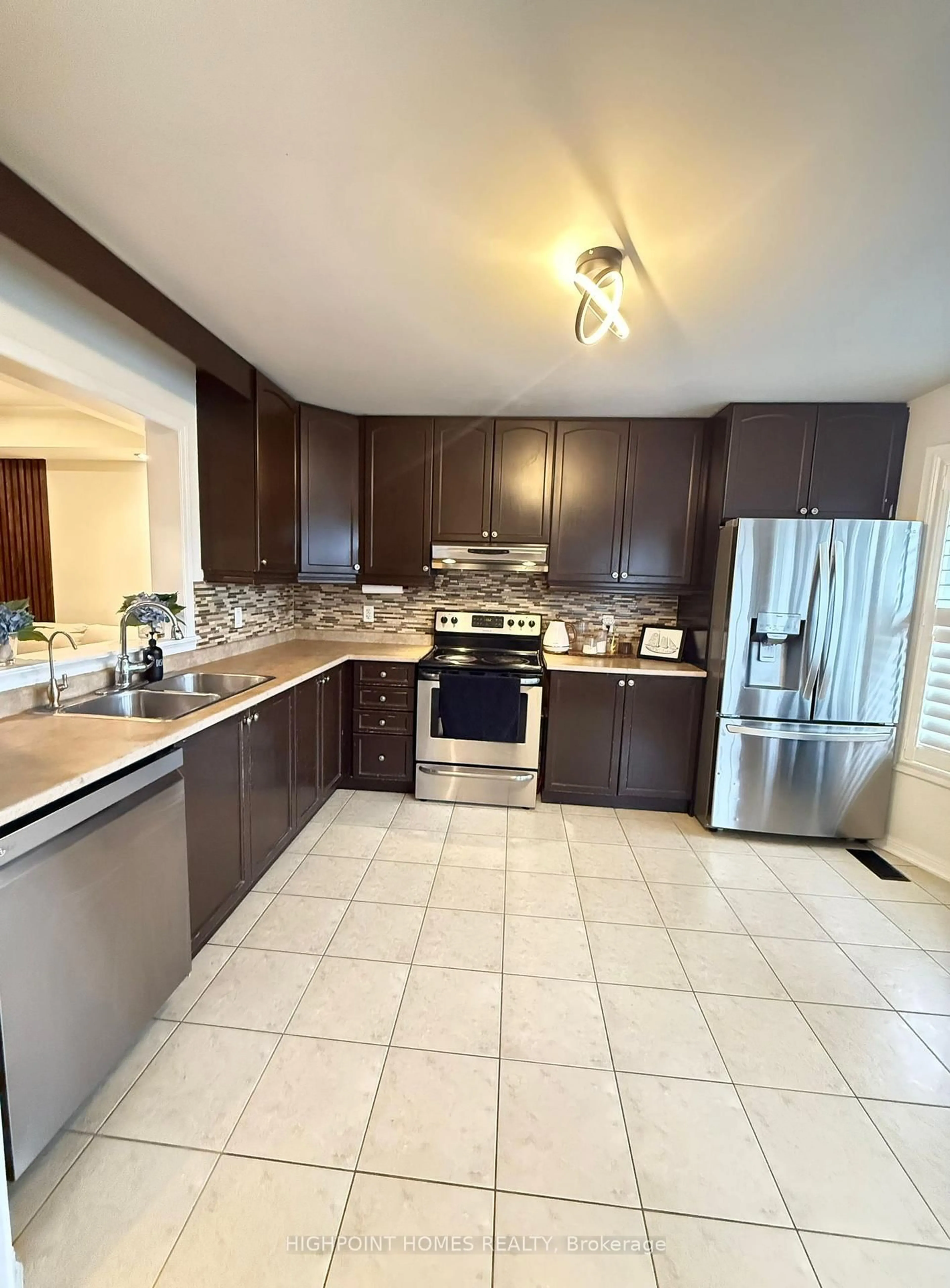 Open concept kitchen, ceramic/tile floor for 174 Miltrose Cres, Whitchurch-Stouffville Ontario L4A 0R3