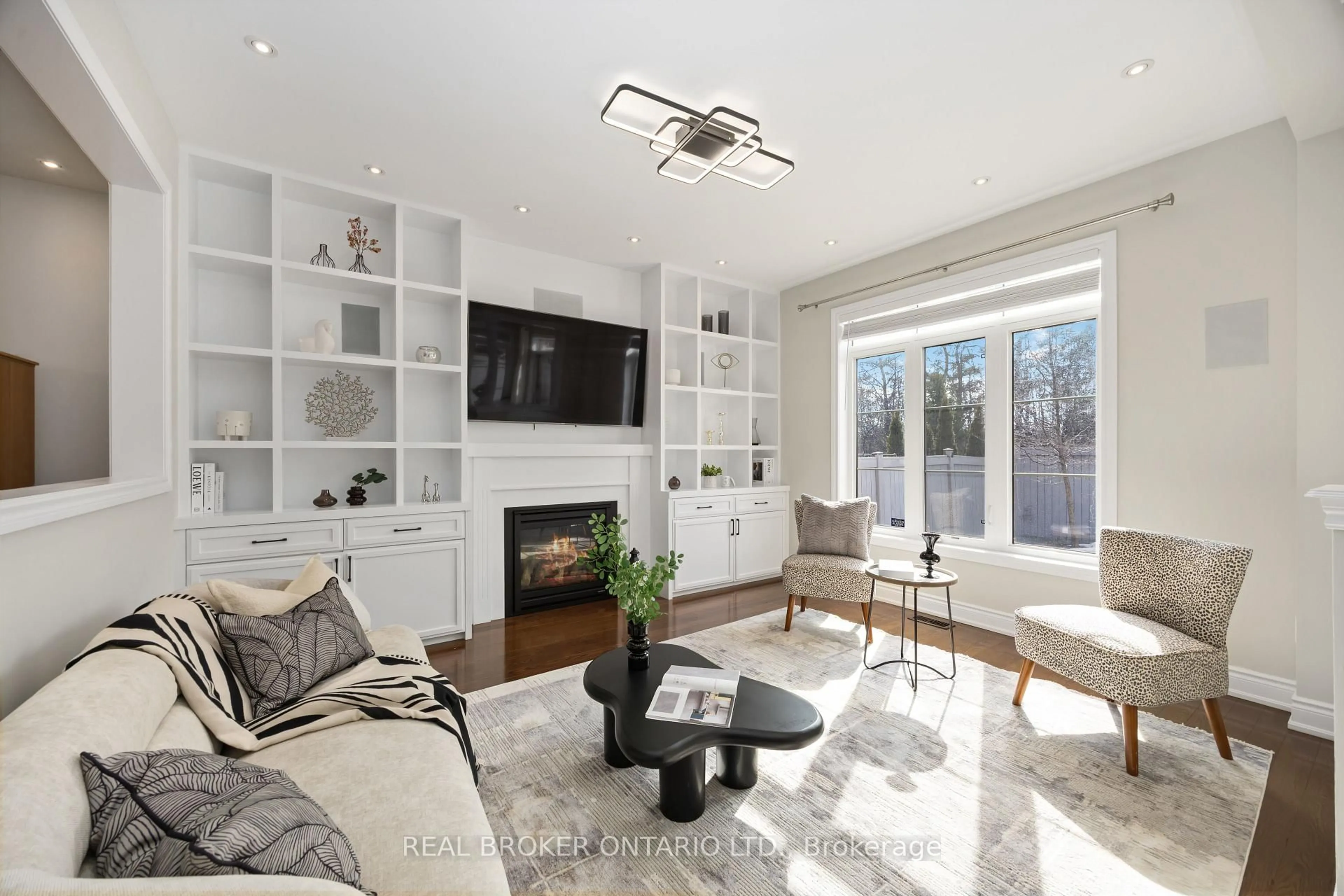 Living room with furniture, unknown for 40 Mack Clement Lane, Richmond Hill Ontario L4S 0G2