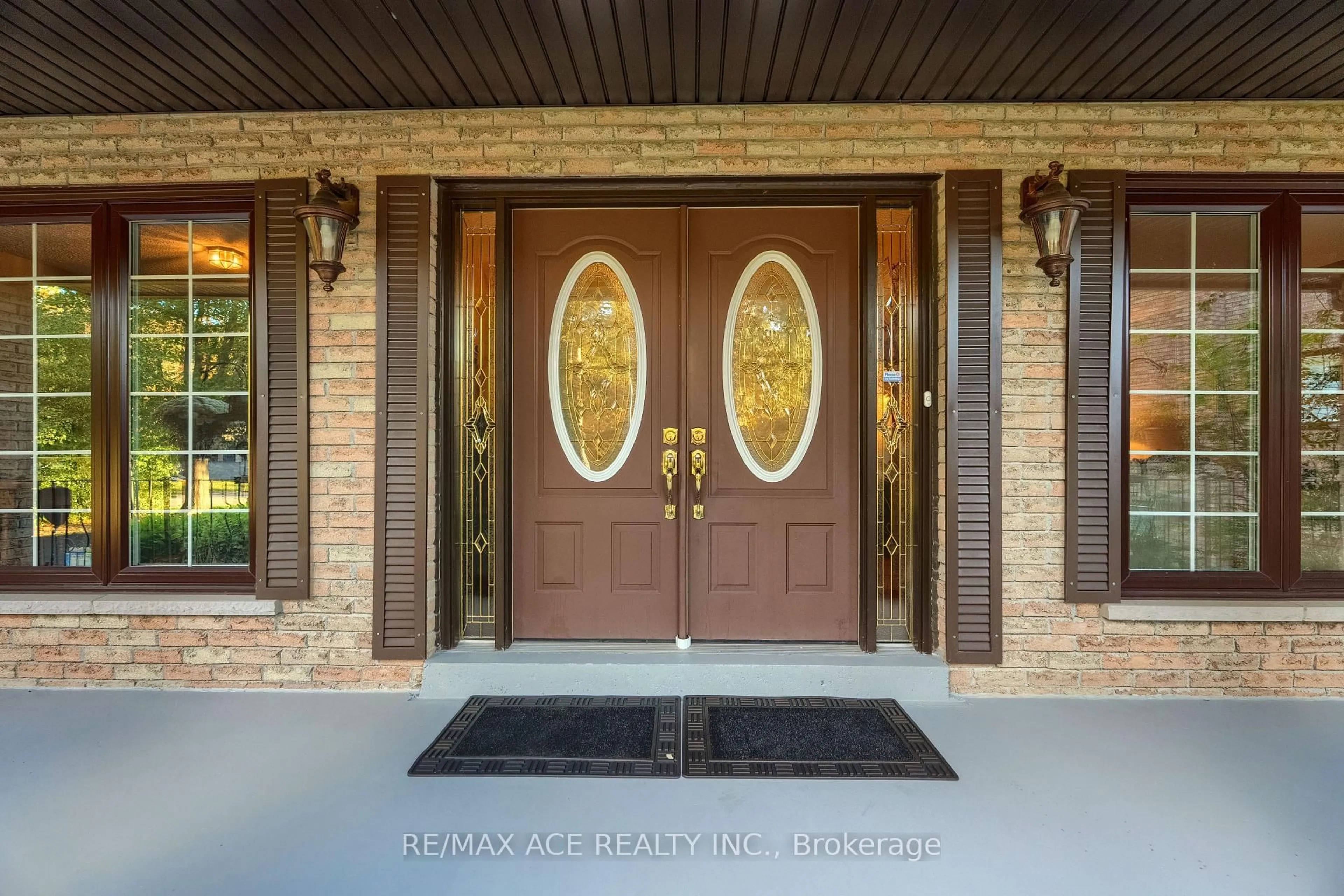 Indoor entryway for 17 Black Willow Crt, Richmond Hill Ontario L4E 2M7