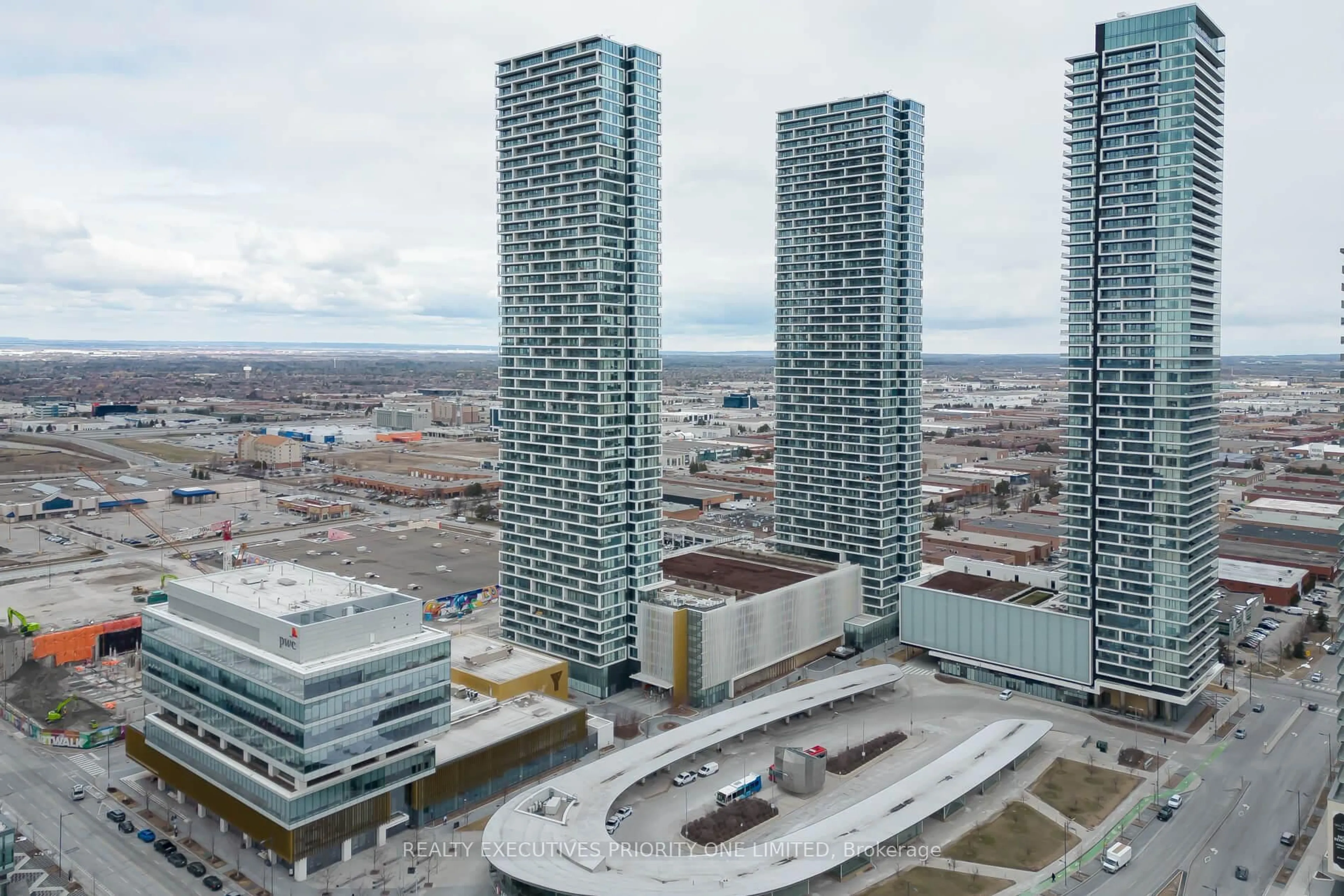 A pic from outside/outdoor area/front of a property/back of a property/a pic from drone, city buildings view from balcony for 5 Buttermill Ave #5606, Vaughan Ontario L4K 0J5