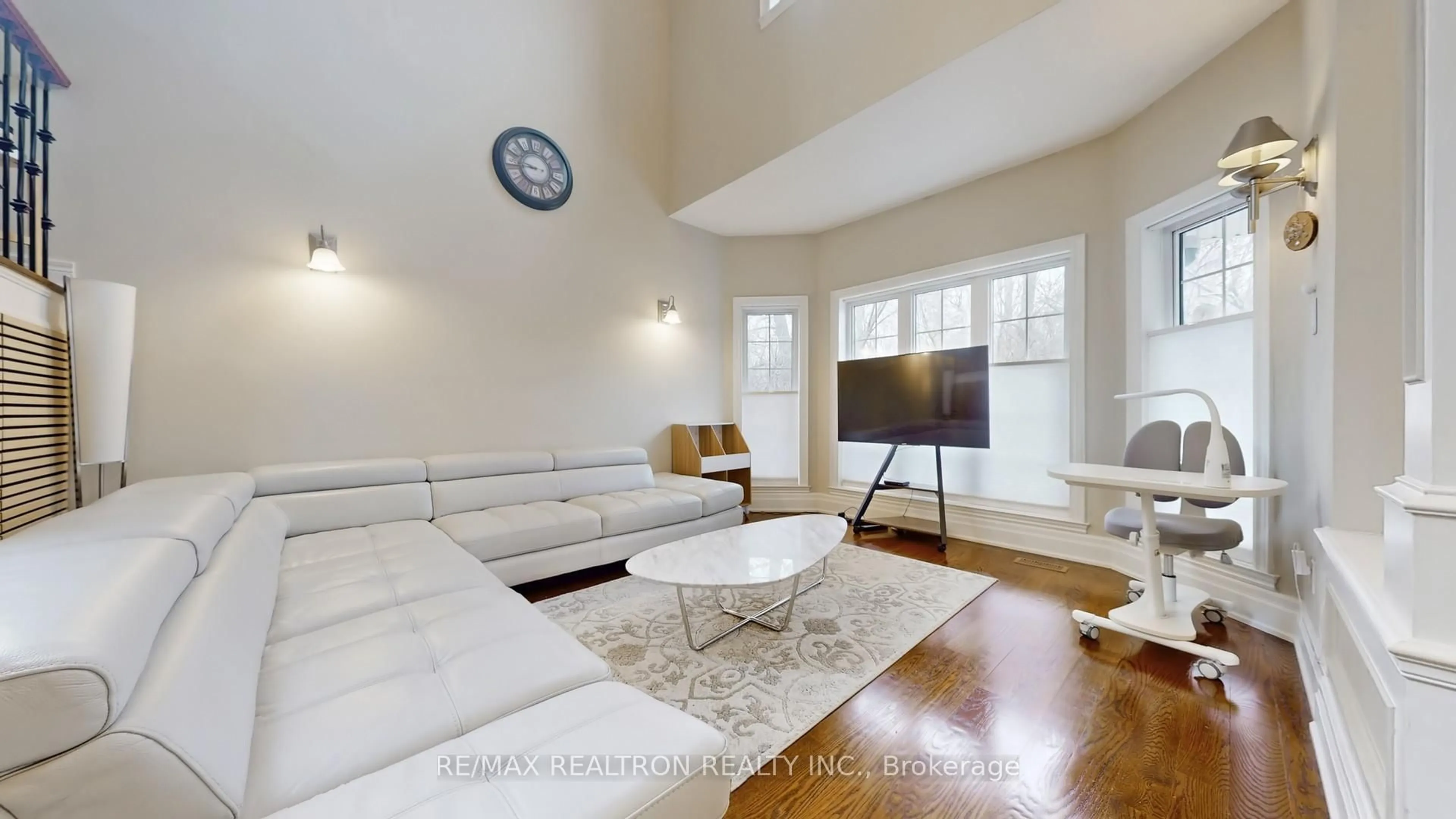 Living room with furniture, unknown for 1 Wainwright Ave, Richmond Hill Ontario L4C 5R4