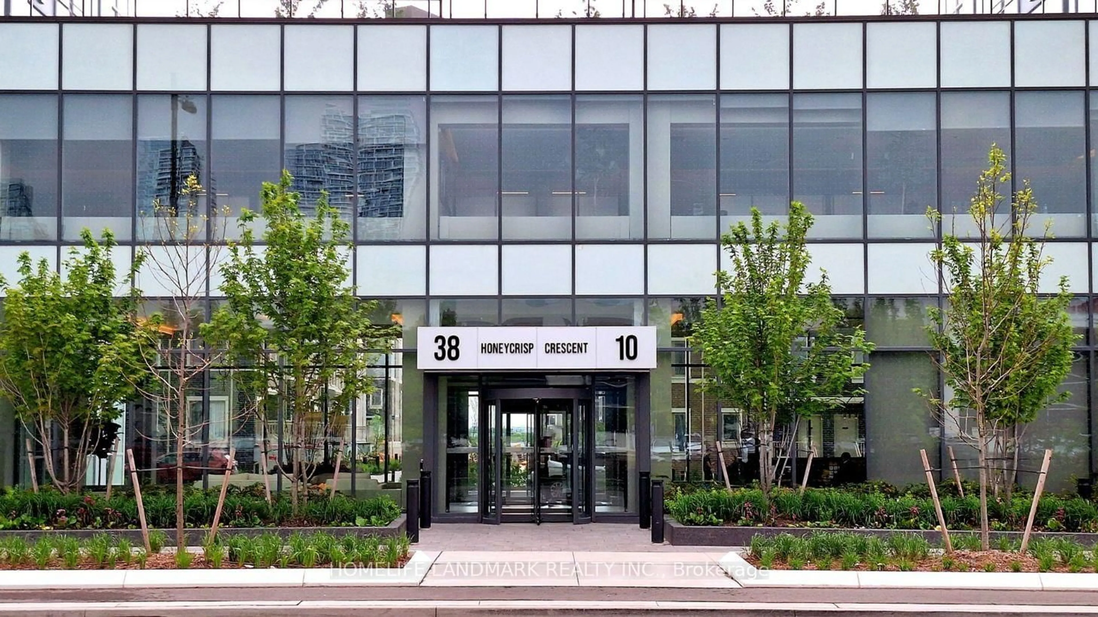 Indoor foyer for 38 Honeycrisp Cres #1903, Vaughan Ontario L4K 0M8