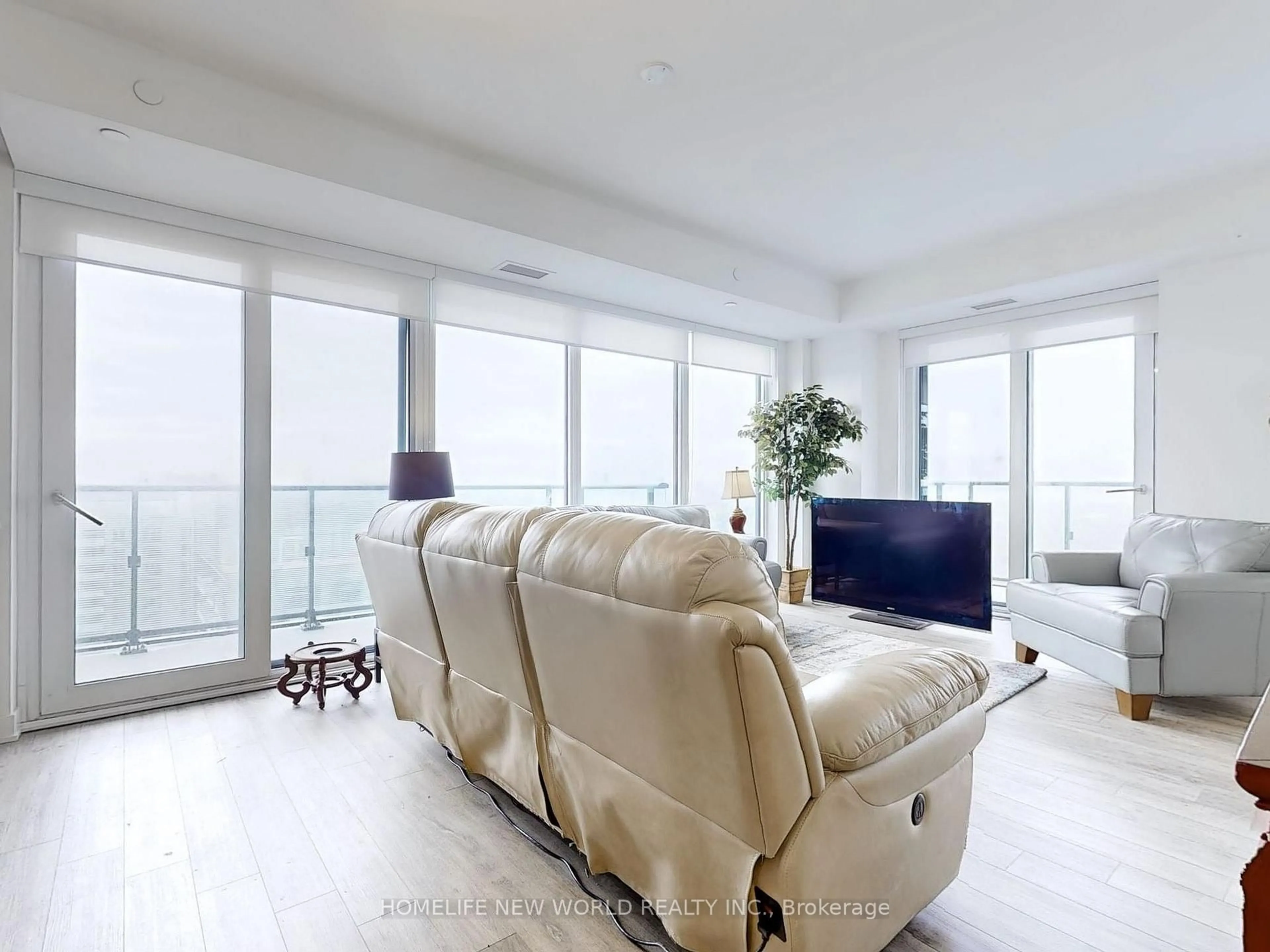 Living room with furniture, unknown for 105 Oneida Cres #2410, Richmond Hill Ontario L4B 0H6