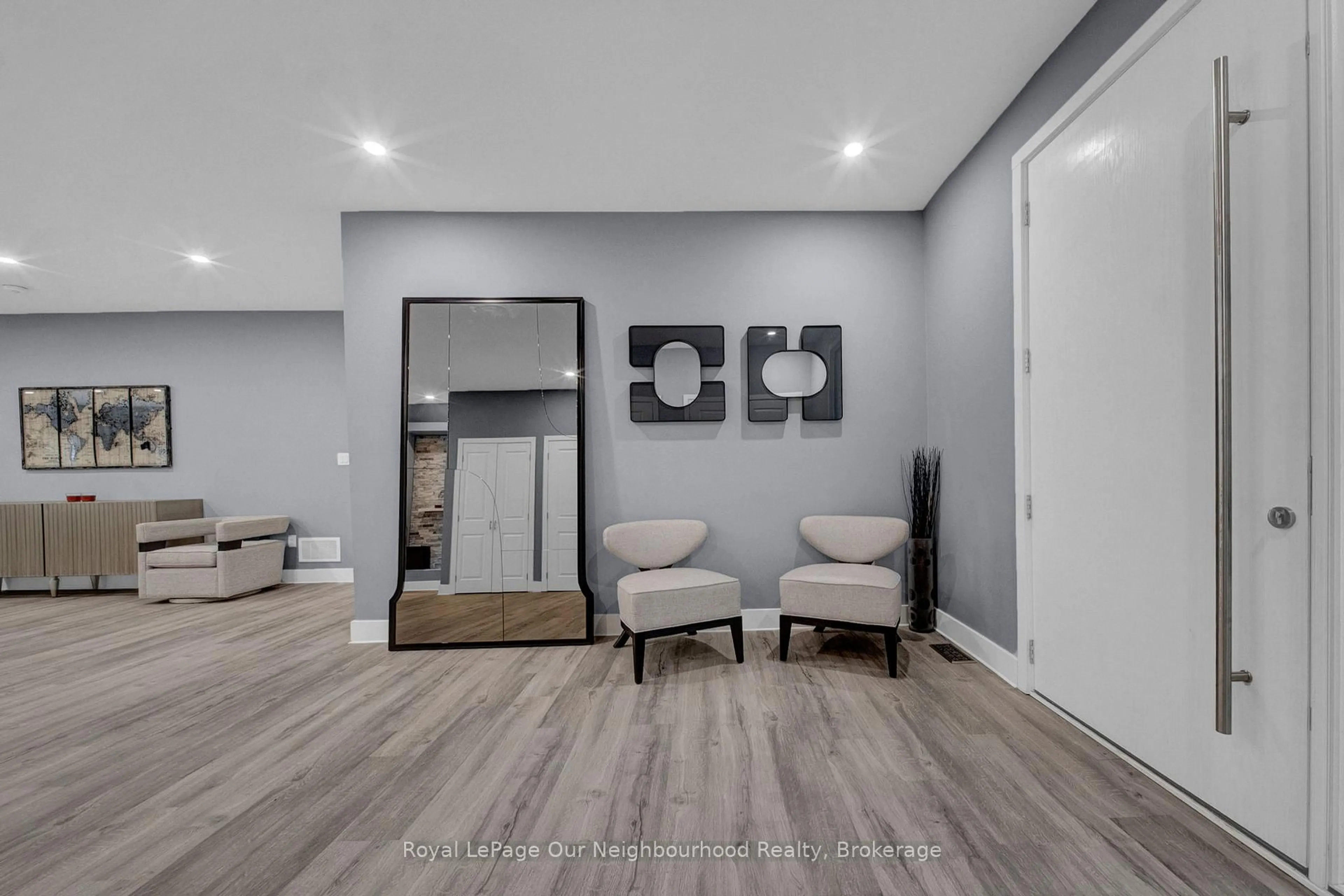 Indoor entryway for 5 Melody Lane, Georgina Ontario L0E 1L0