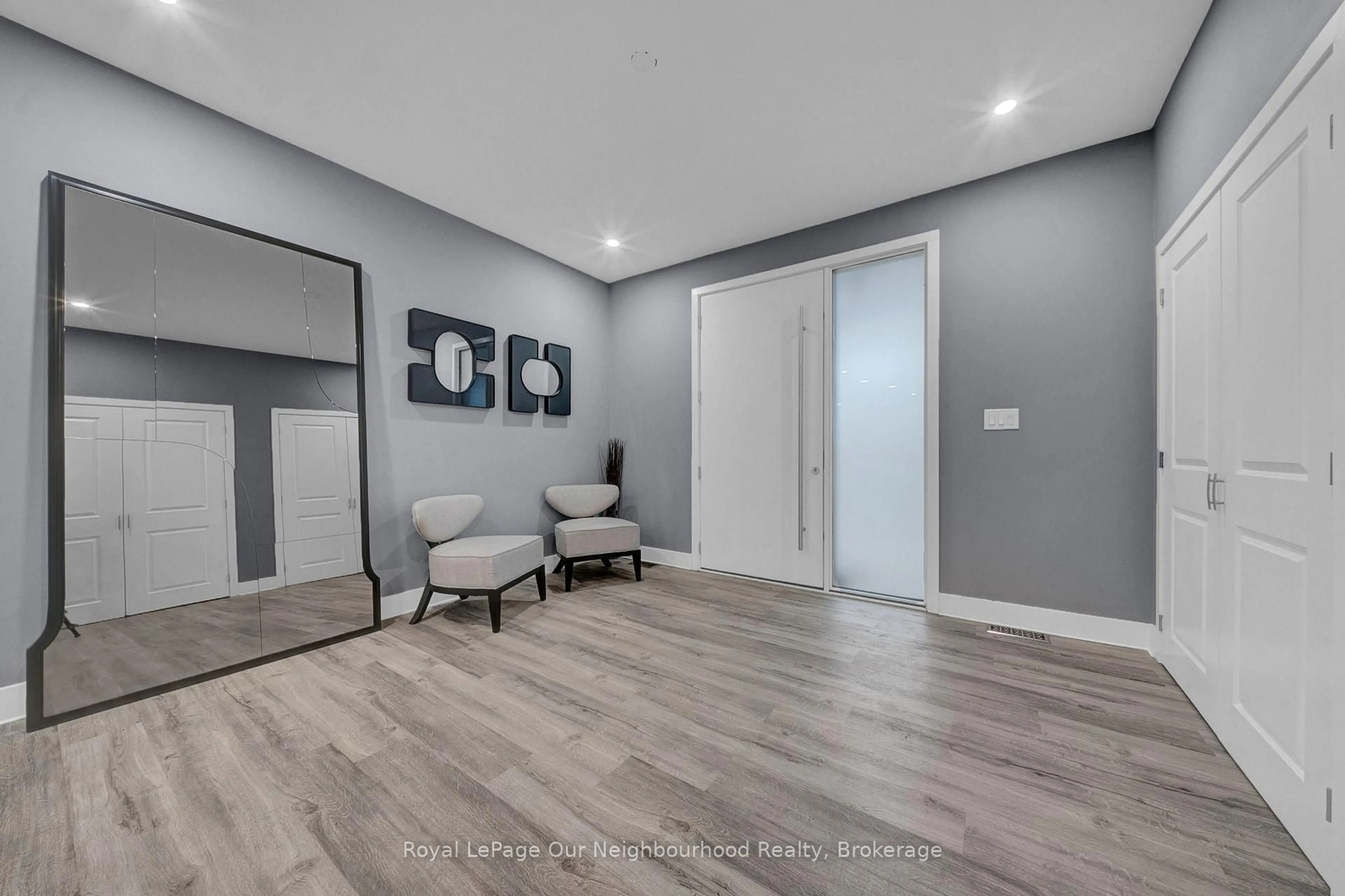 Indoor entryway for 5 Melody Lane, Georgina Ontario L0E 1L0