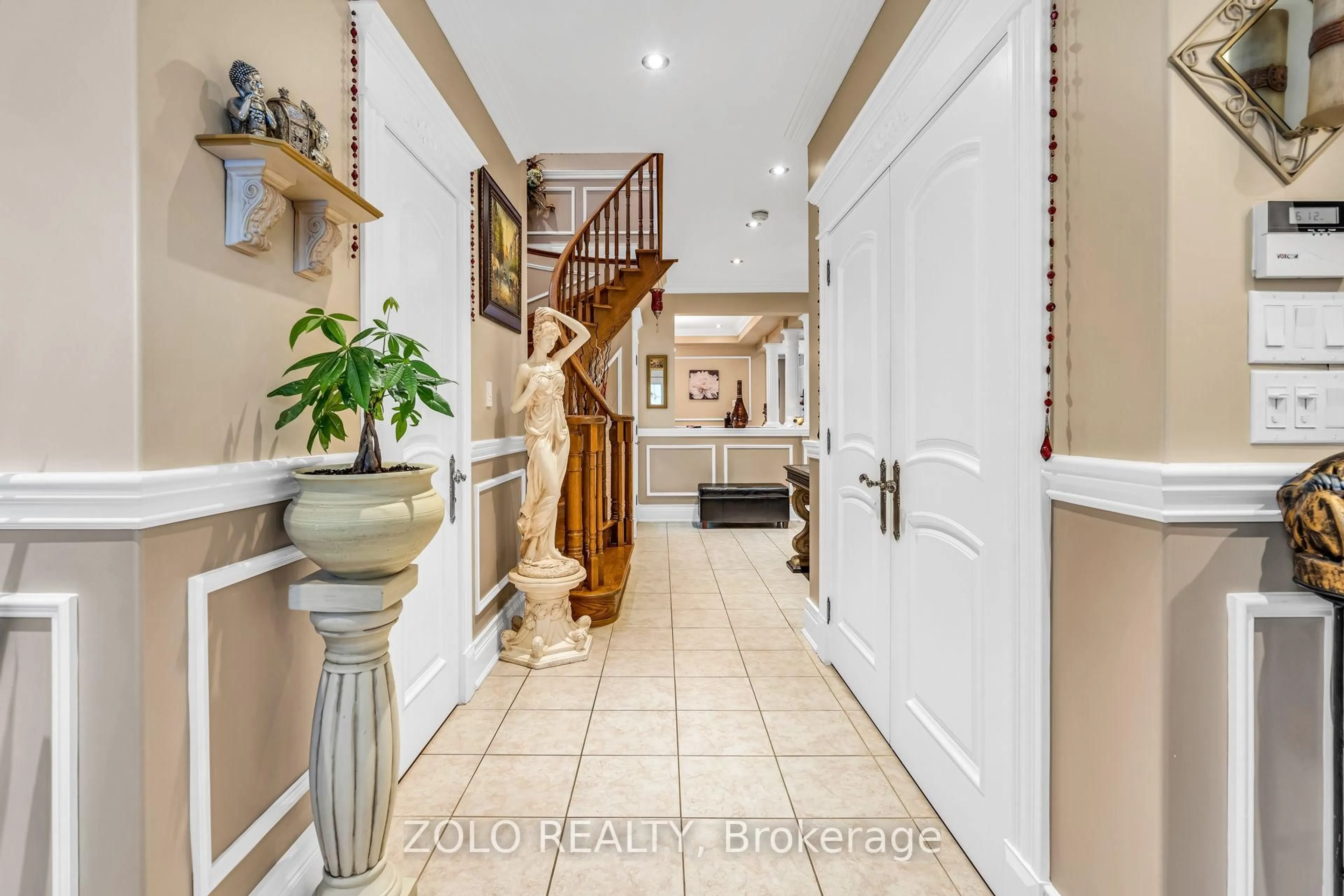 Indoor entryway for 15 Ozner Cres, Vaughan Ontario L4H 0E2