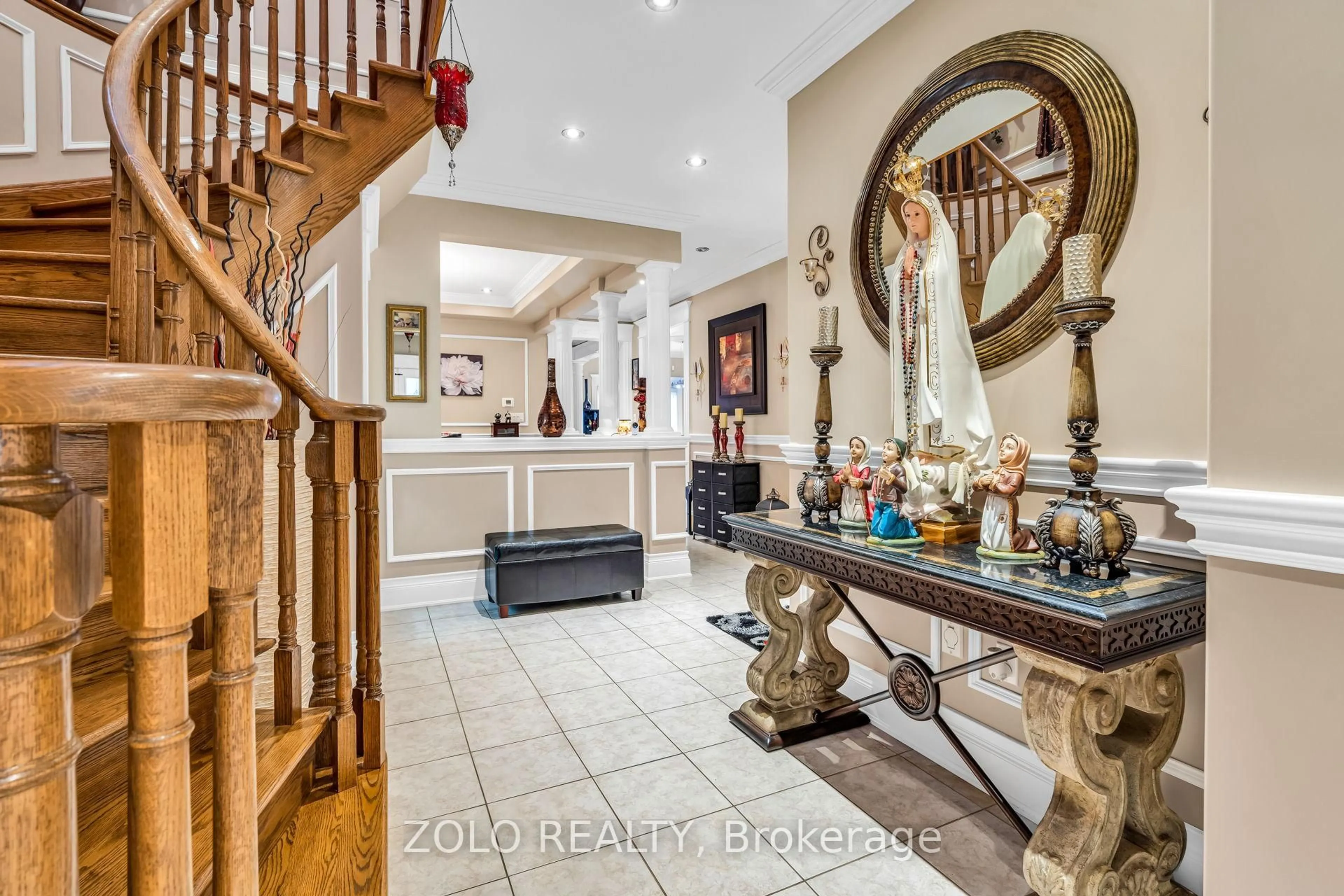 Indoor entryway for 15 Ozner Cres, Vaughan Ontario L4H 0E2