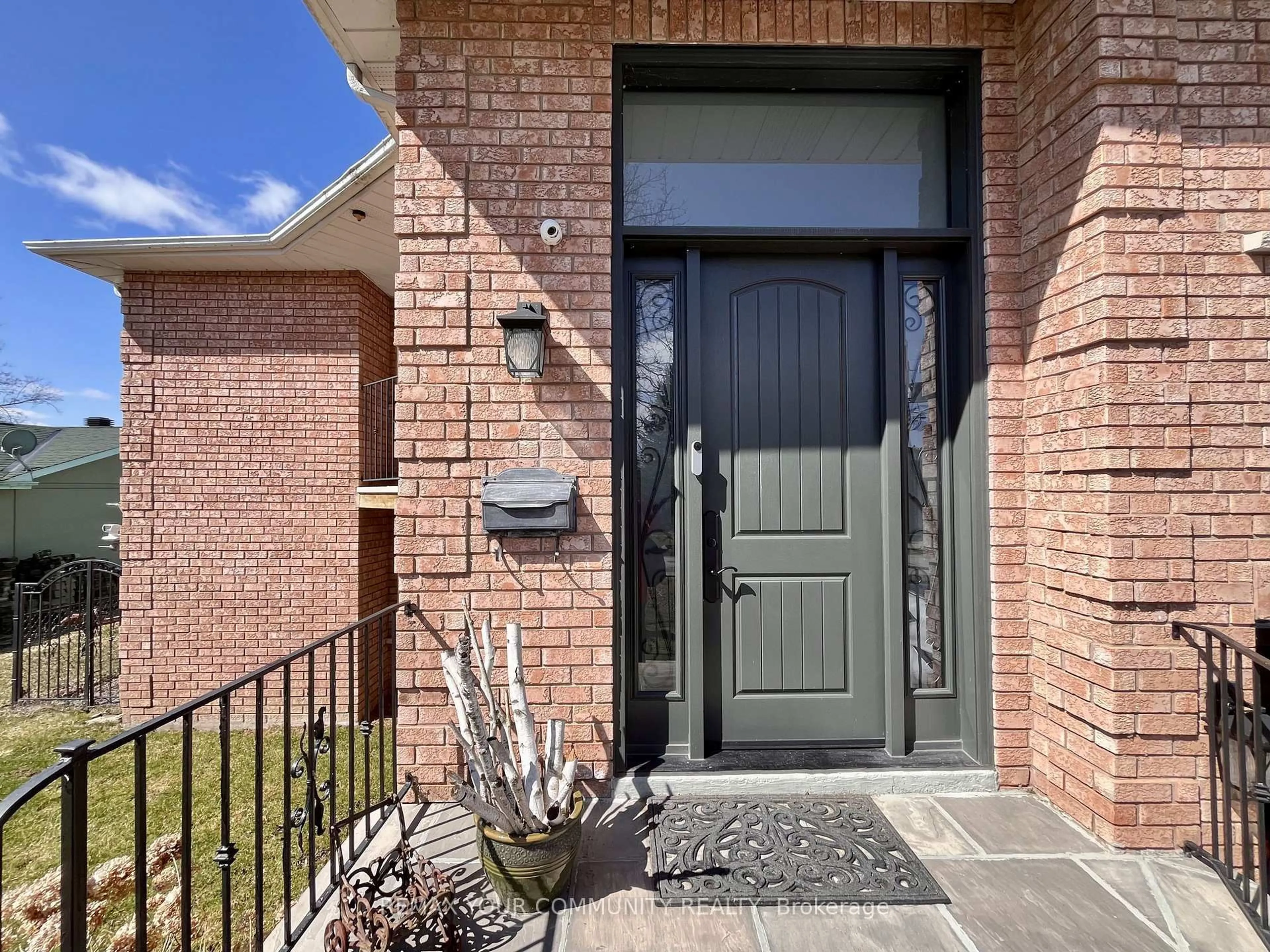 Home with brick exterior material, street for 44 Canal St, Georgina Ontario L4P 1K5