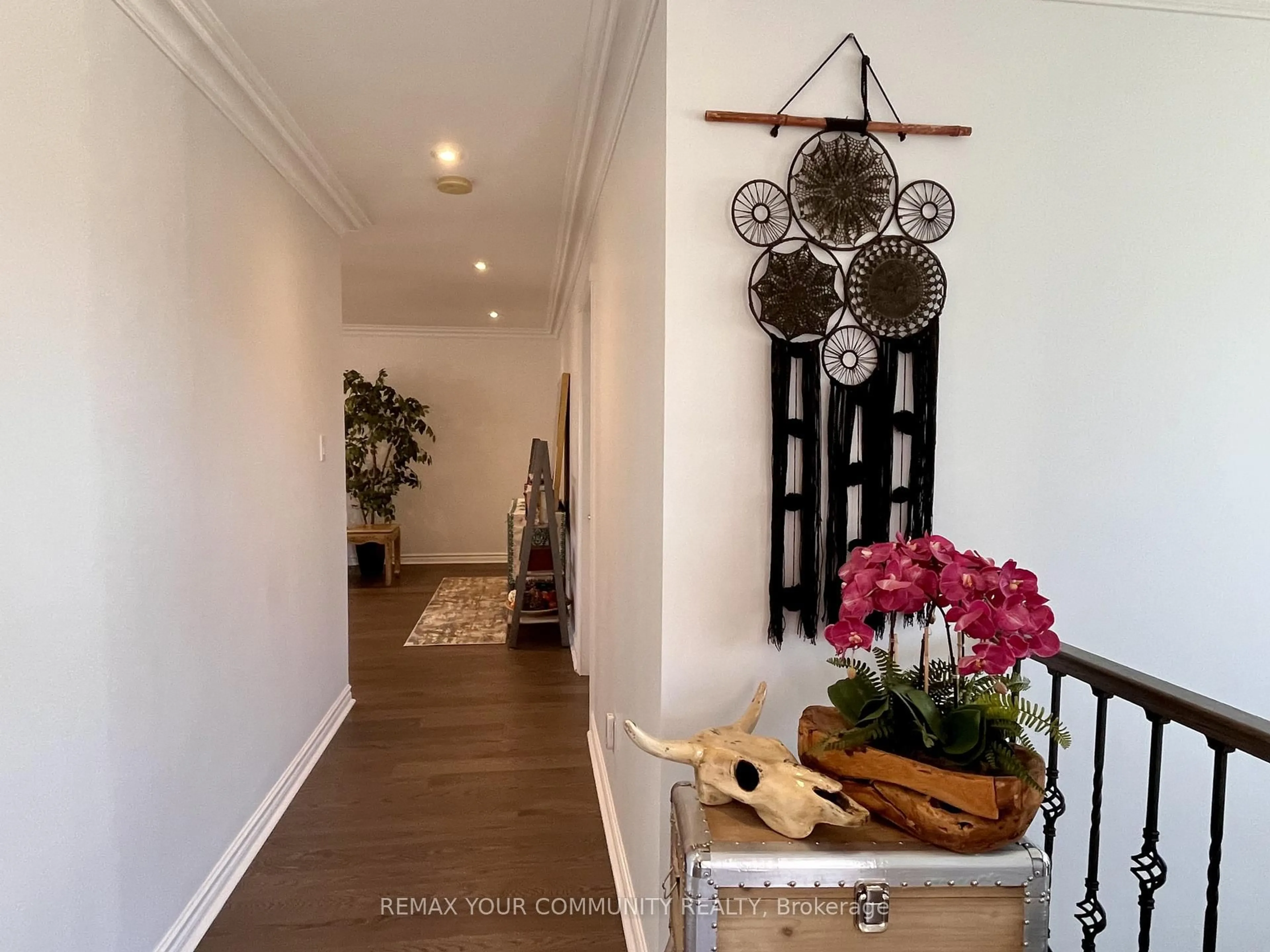 Indoor entryway for 44 Canal St, Georgina Ontario L4P 1K5