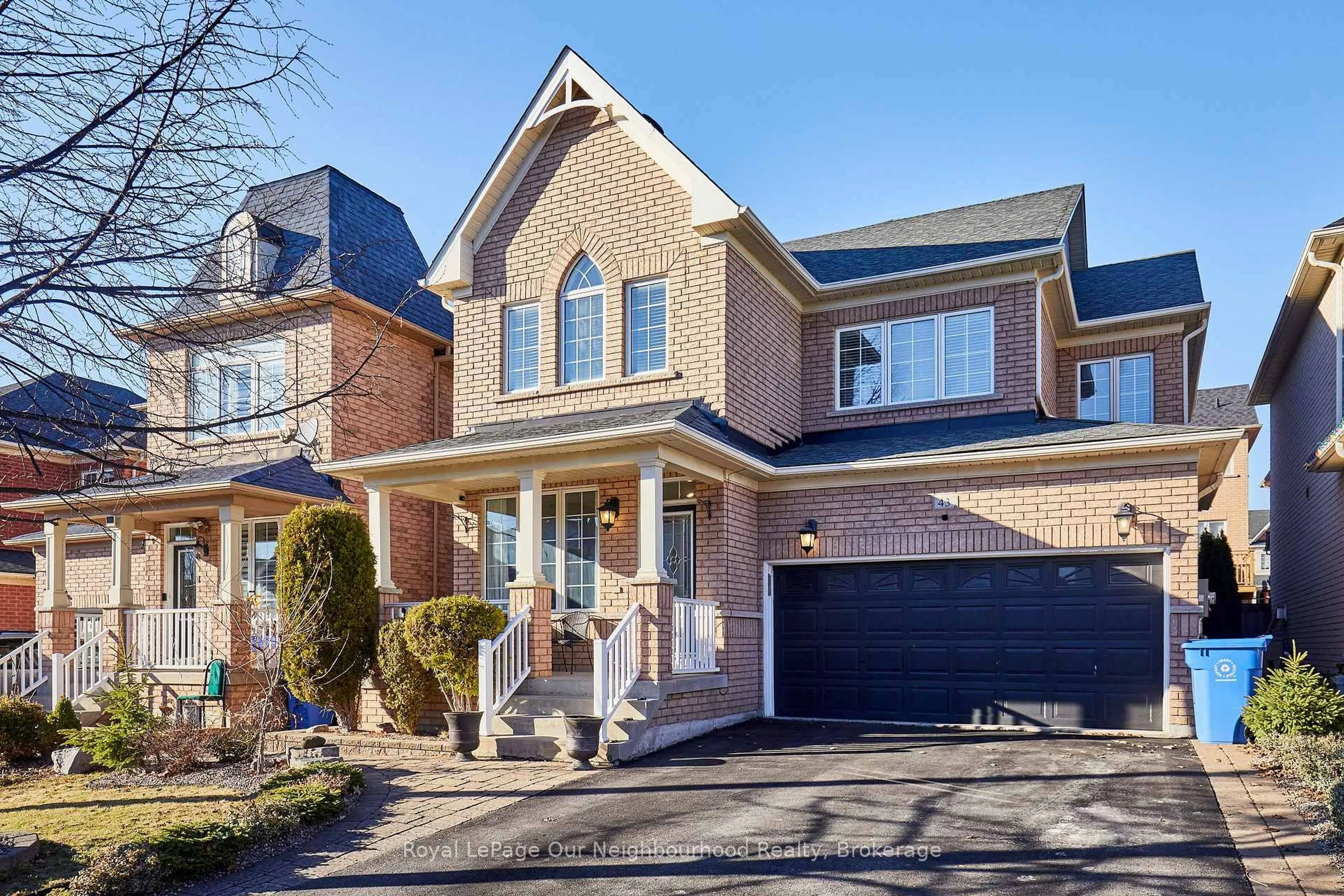 Home with brick exterior material, street for 43 Isabella Garden Lane, Whitchurch-Stouffville Ontario L4A 0L4