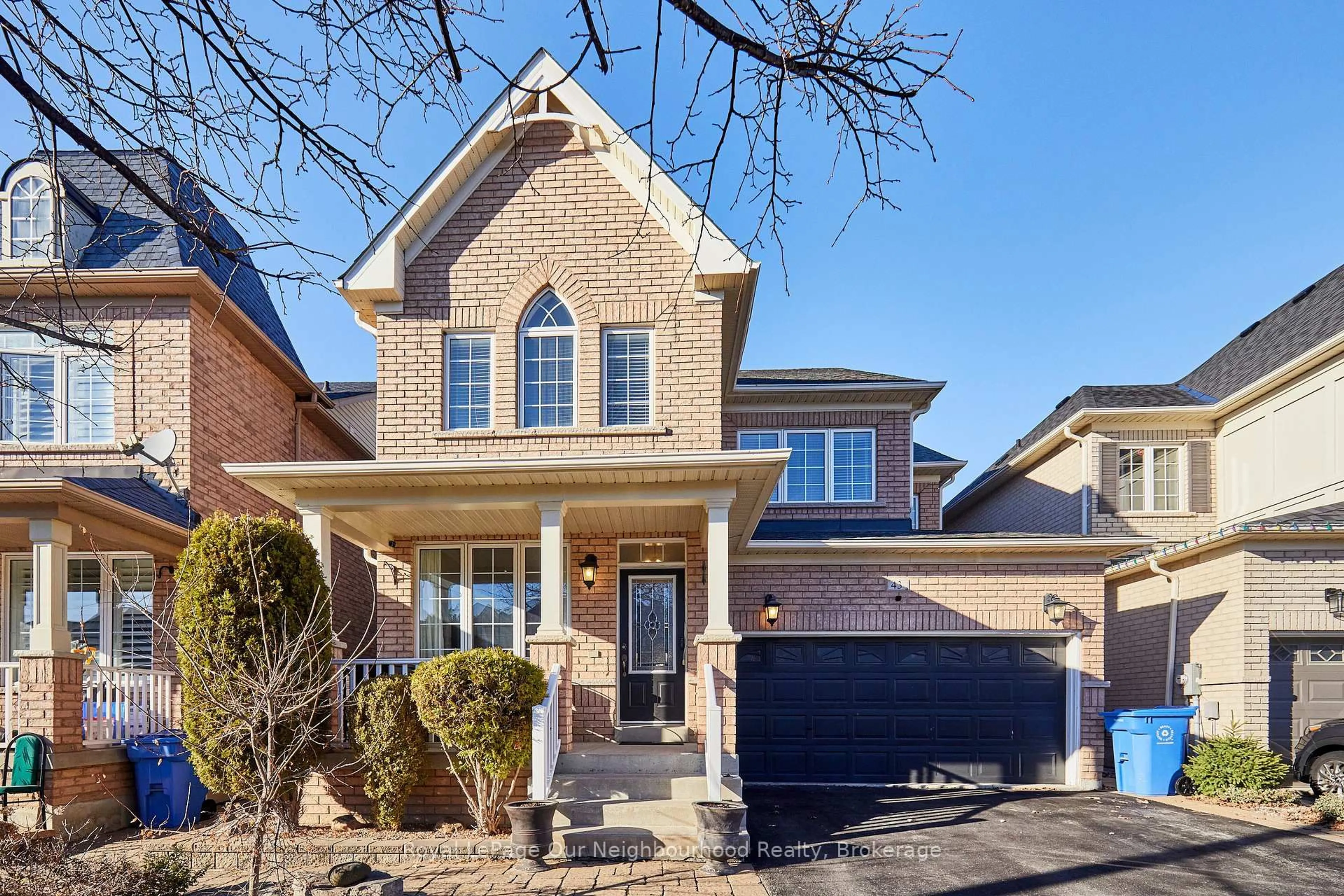 Home with brick exterior material, street for 43 Isabella Garden Lane, Whitchurch-Stouffville Ontario L4A 0L4
