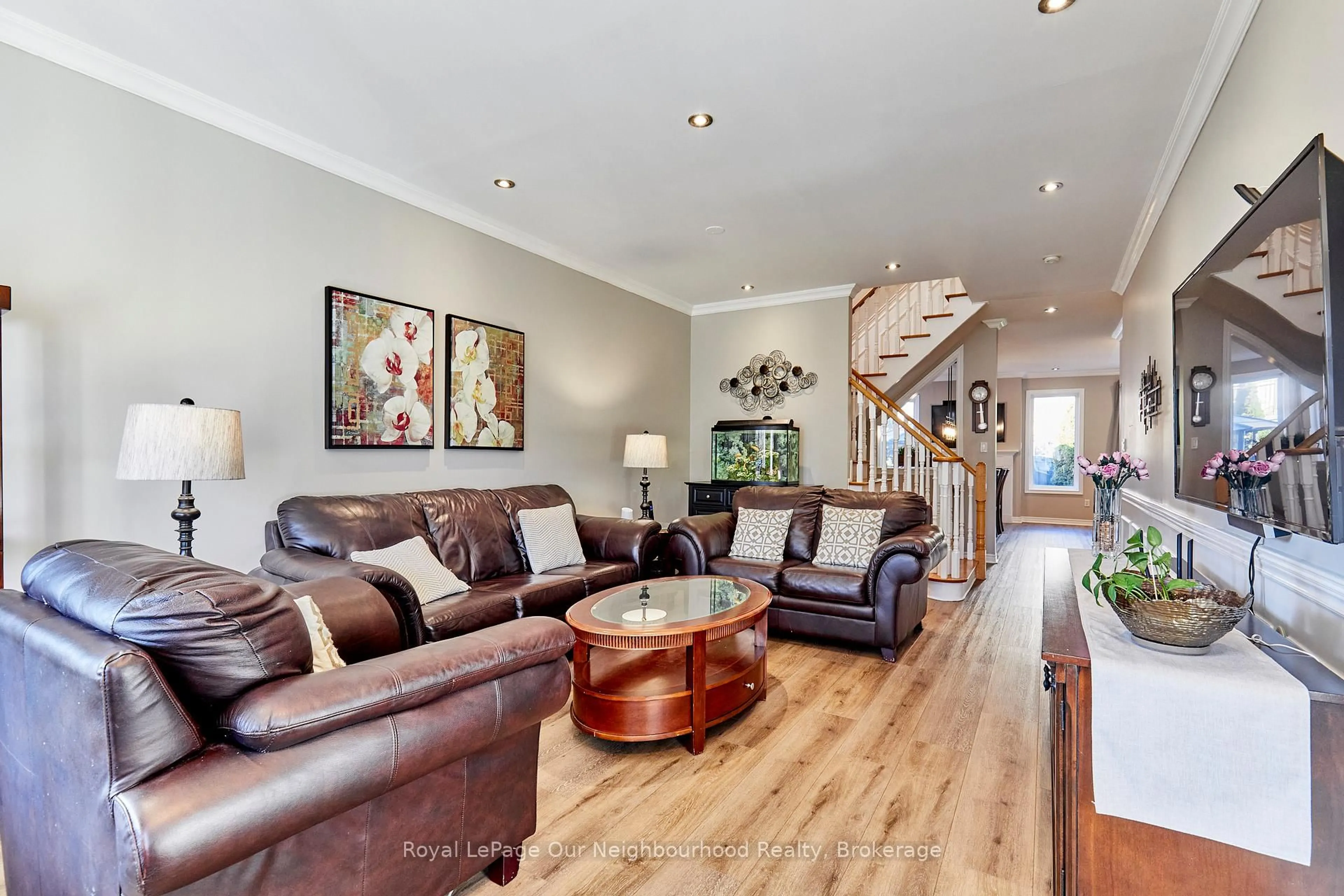 Living room with furniture, unknown for 43 Isabella Garden Lane, Whitchurch-Stouffville Ontario L4A 0L4