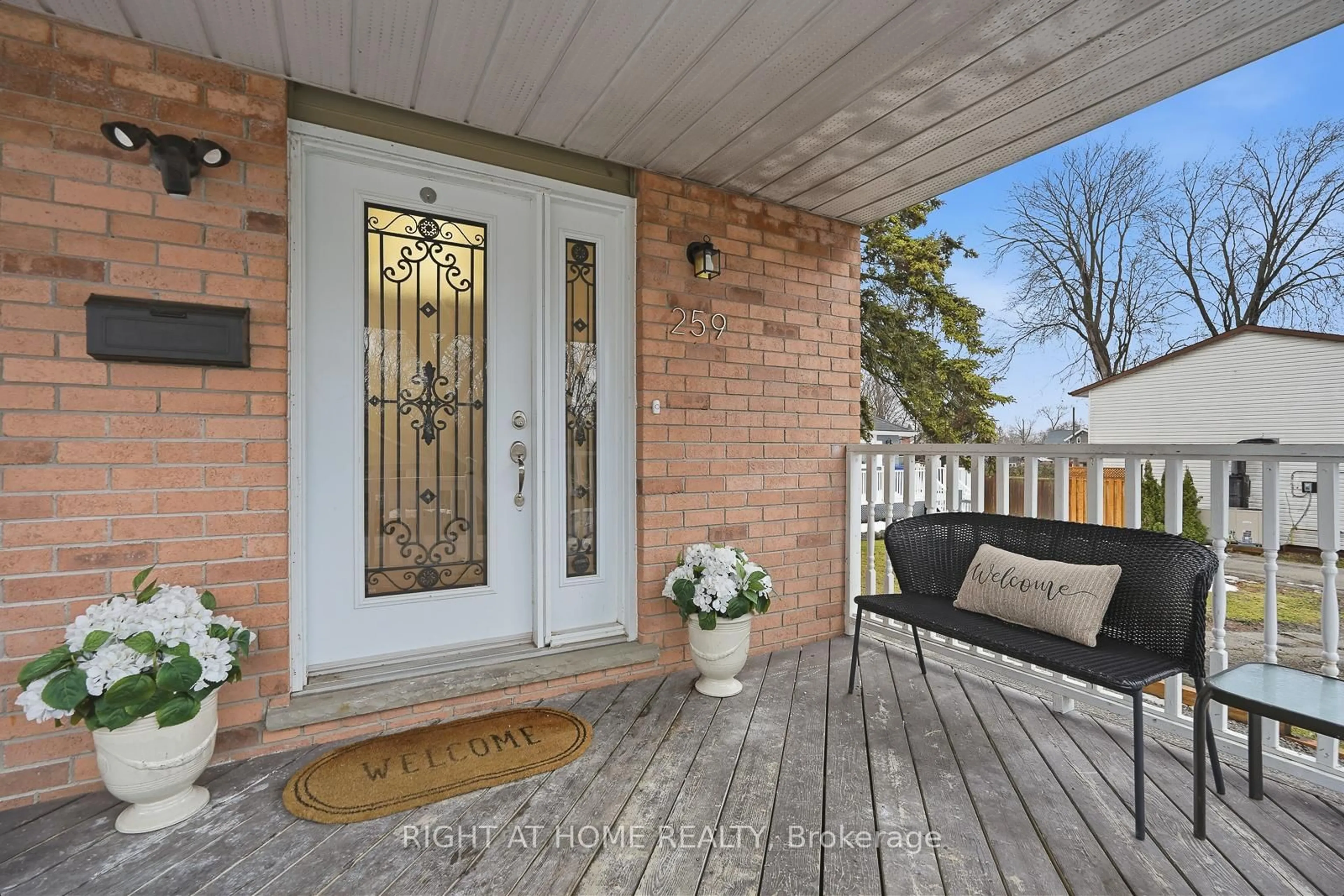 Indoor entryway for 259 Glenwoods Ave, Georgina Ontario L4P 2X1