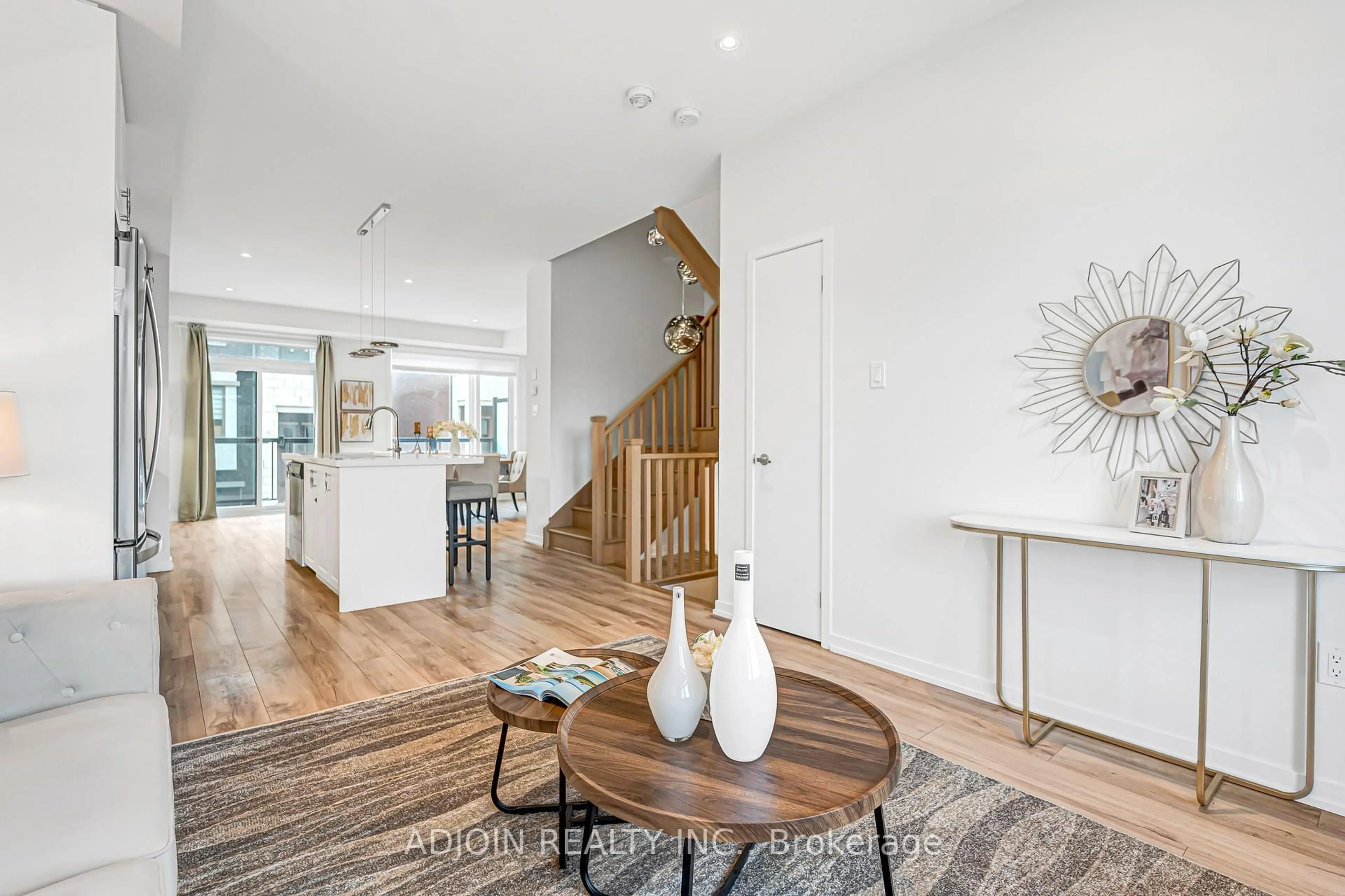 Indoor entryway for 525 Marc Santi Blvd, Vaughan Ontario L6A 5C5