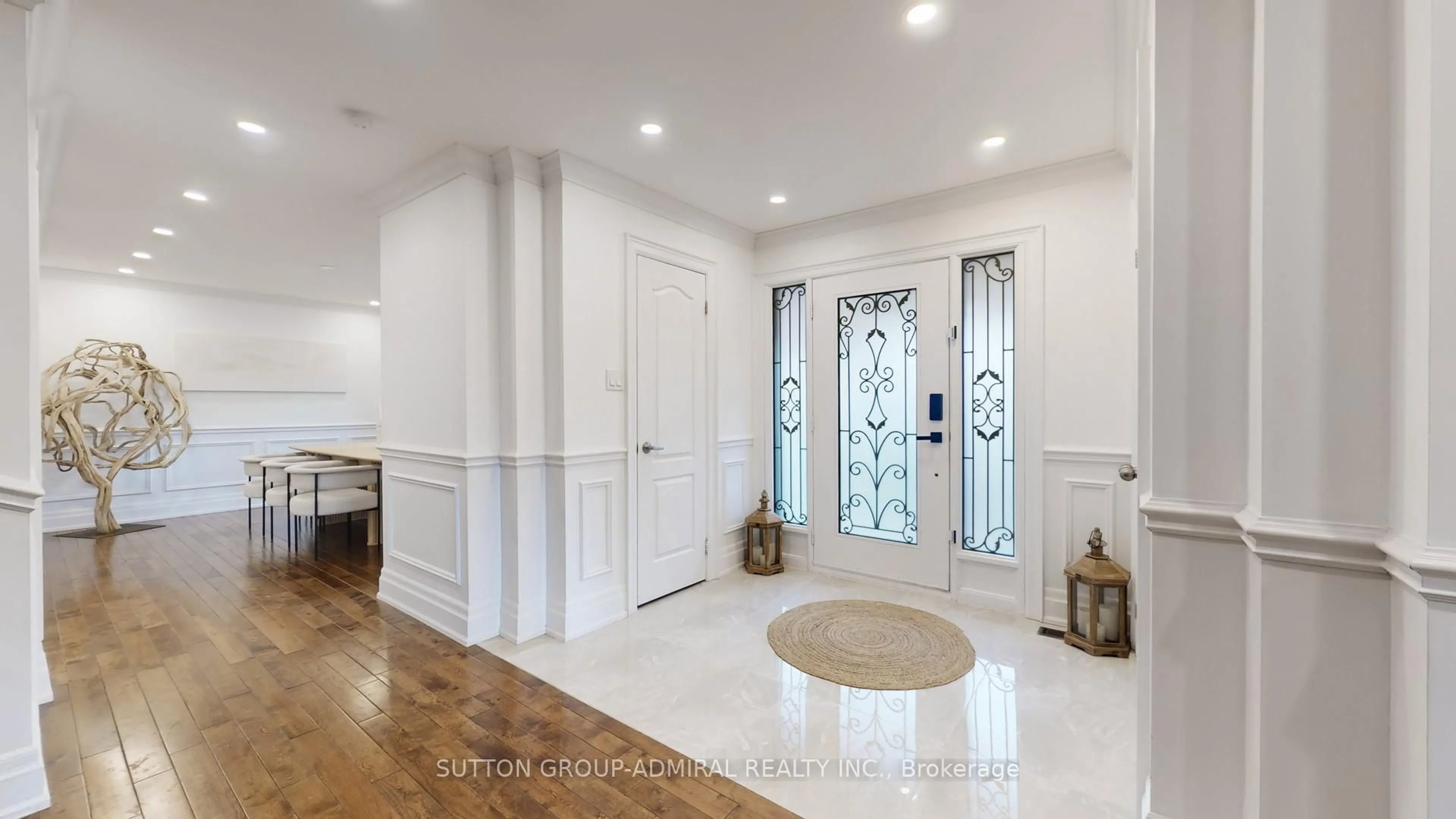 Indoor entryway for 8 Colleen St, Vaughan Ontario L4J 5H1