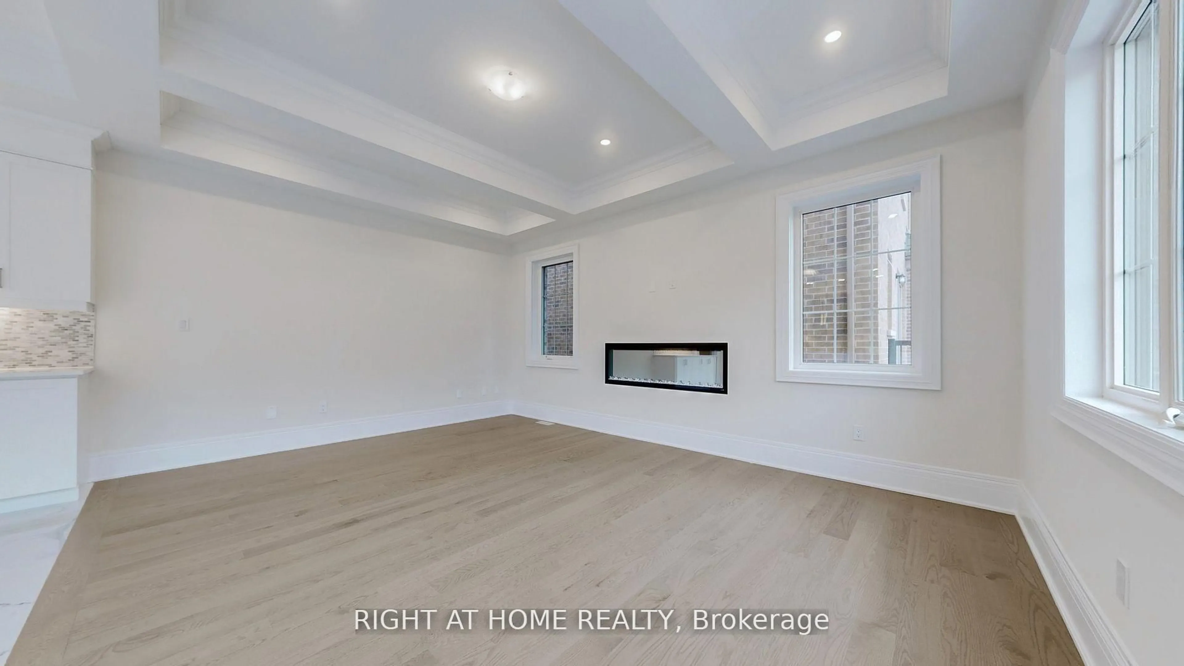 Unknown for 7 Adario Cres, Vaughan Ontario L3L 0G3