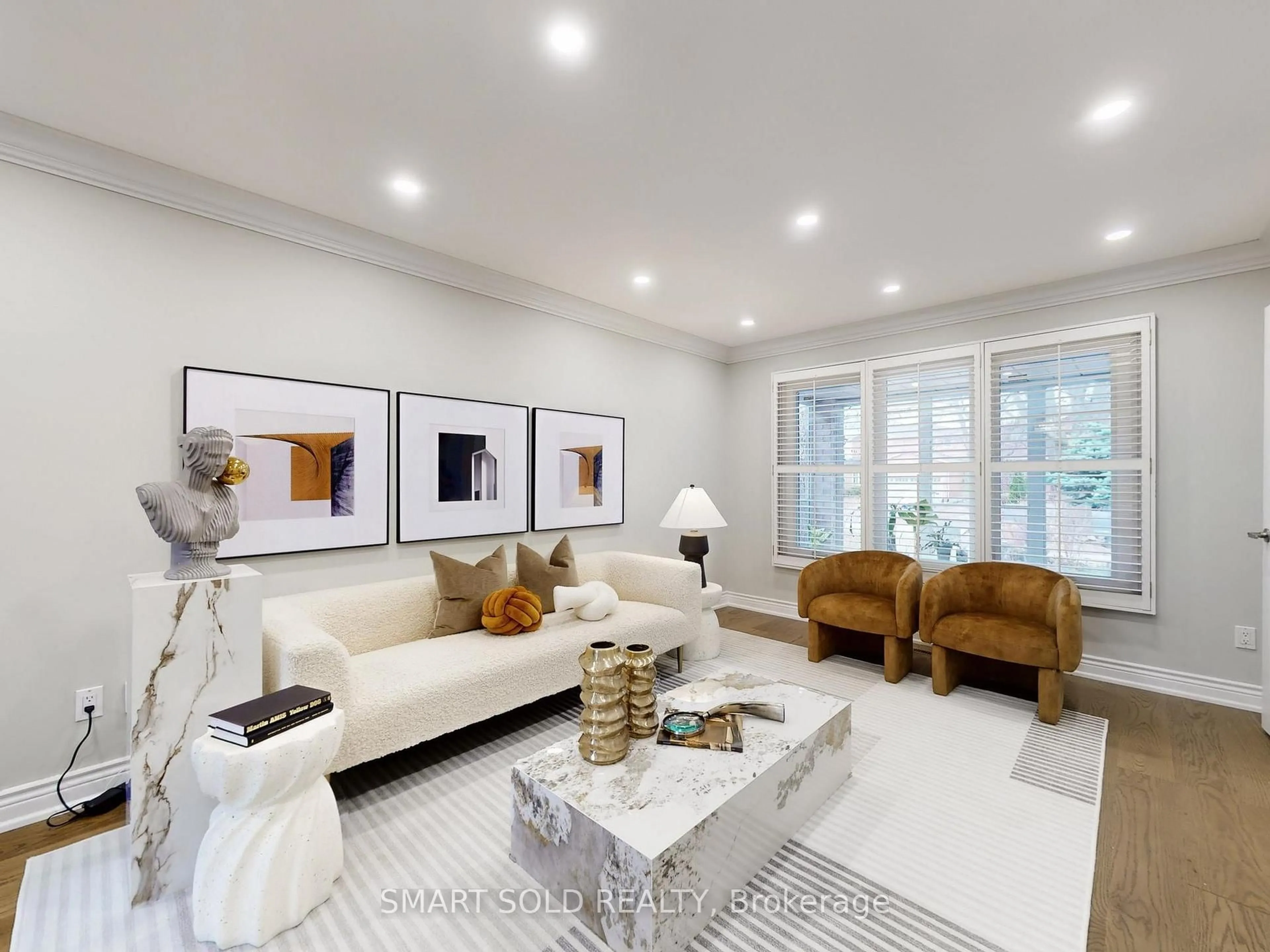 Living room with furniture, unknown for 24 Normandy Cres, Richmond Hill Ontario L4C 8L8