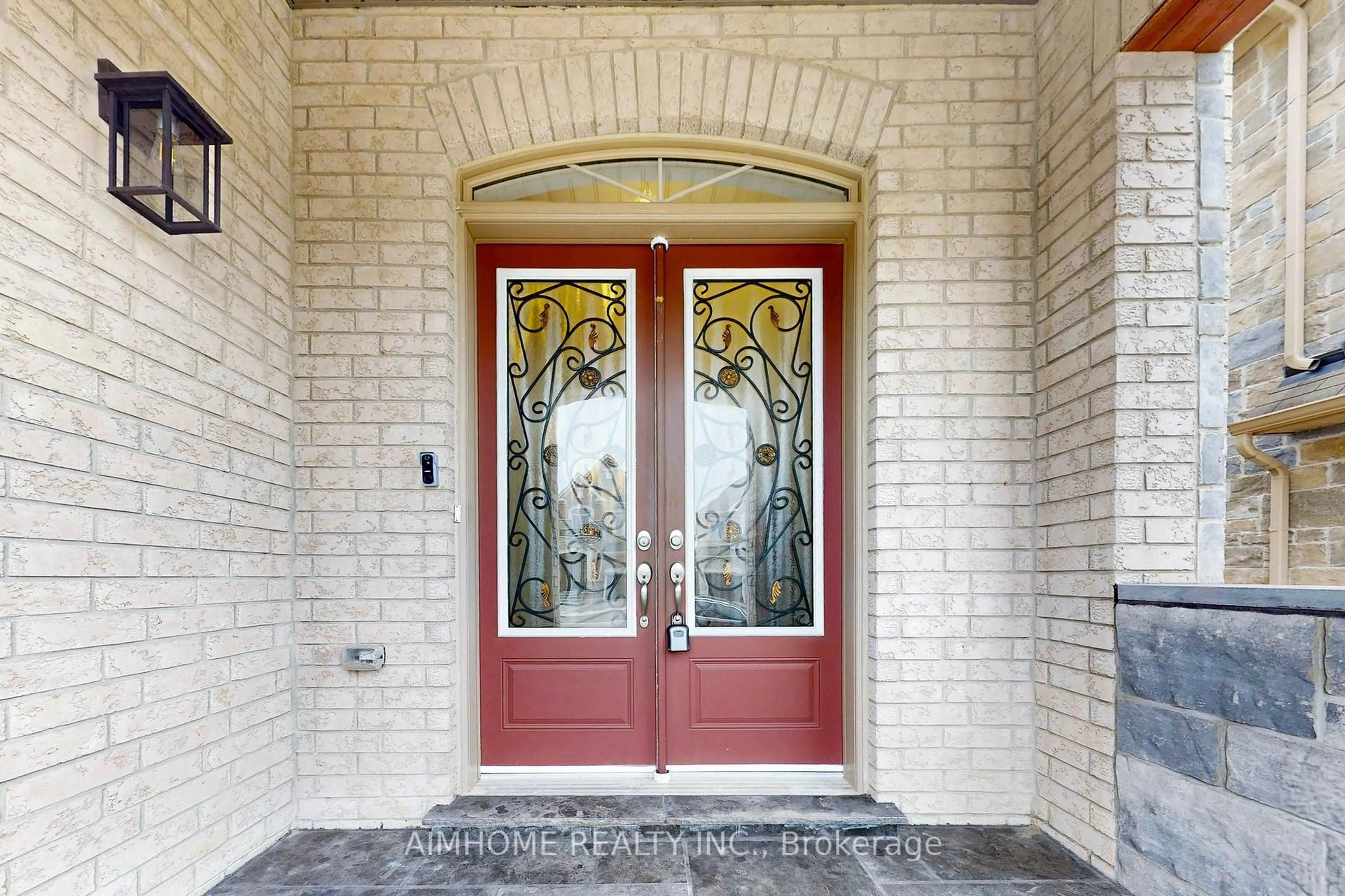 Indoor entryway for 35 Marbrook St, Richmond Hill Ontario L4C 0Y9