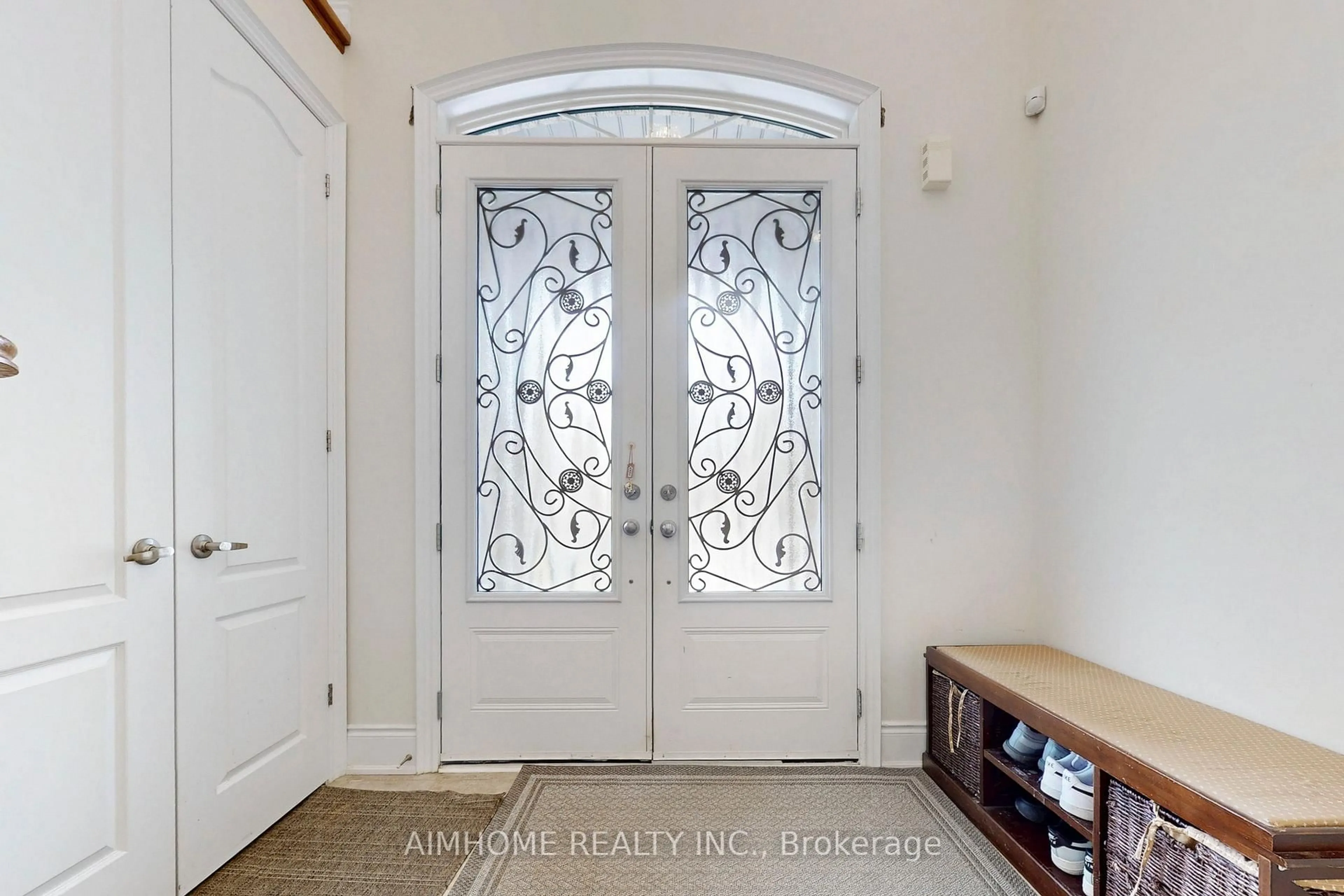 Indoor entryway for 35 Marbrook St, Richmond Hill Ontario L4C 0Y9