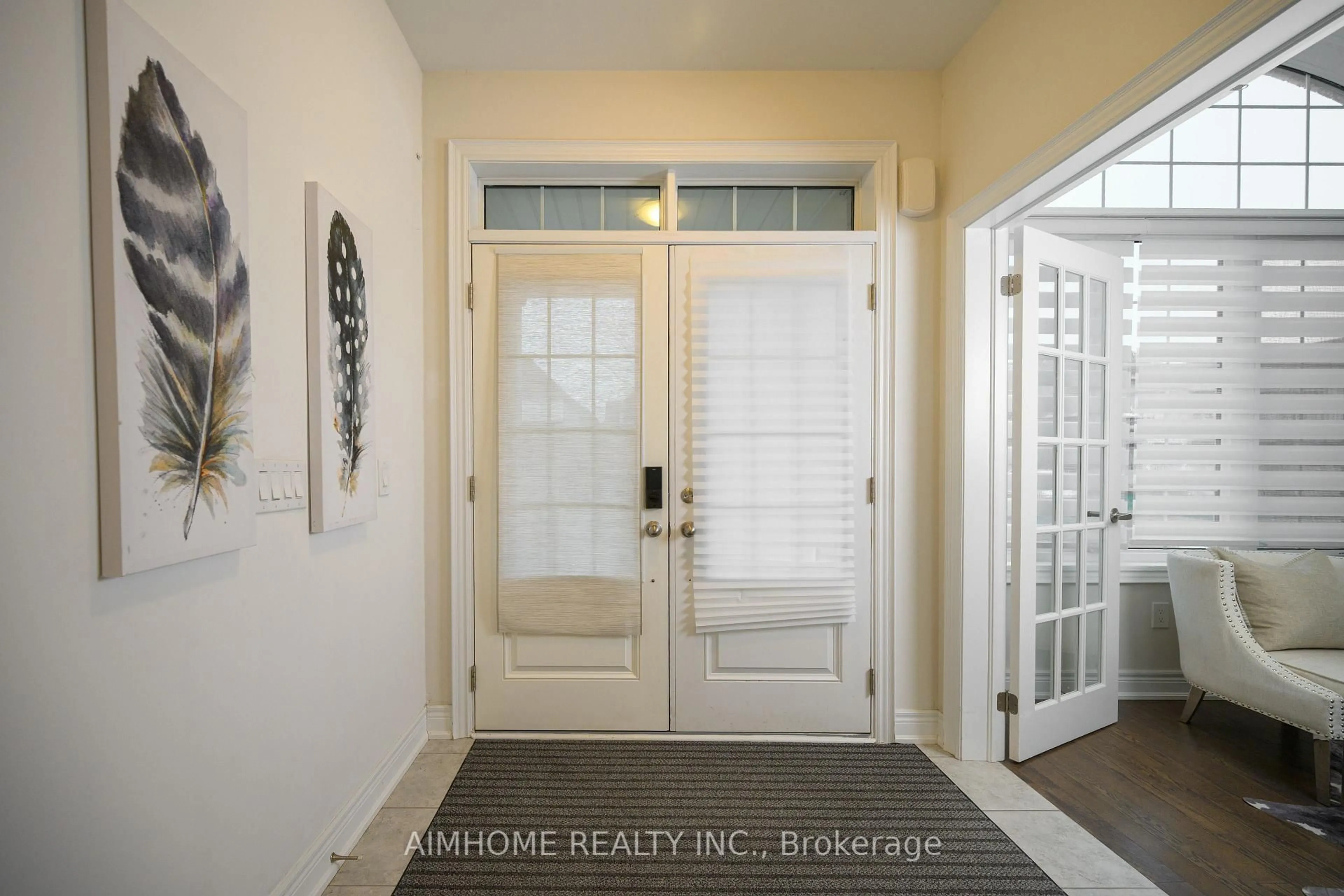 Indoor entryway for 3 Jericho Ave, Georgina Ontario L4P 0G9