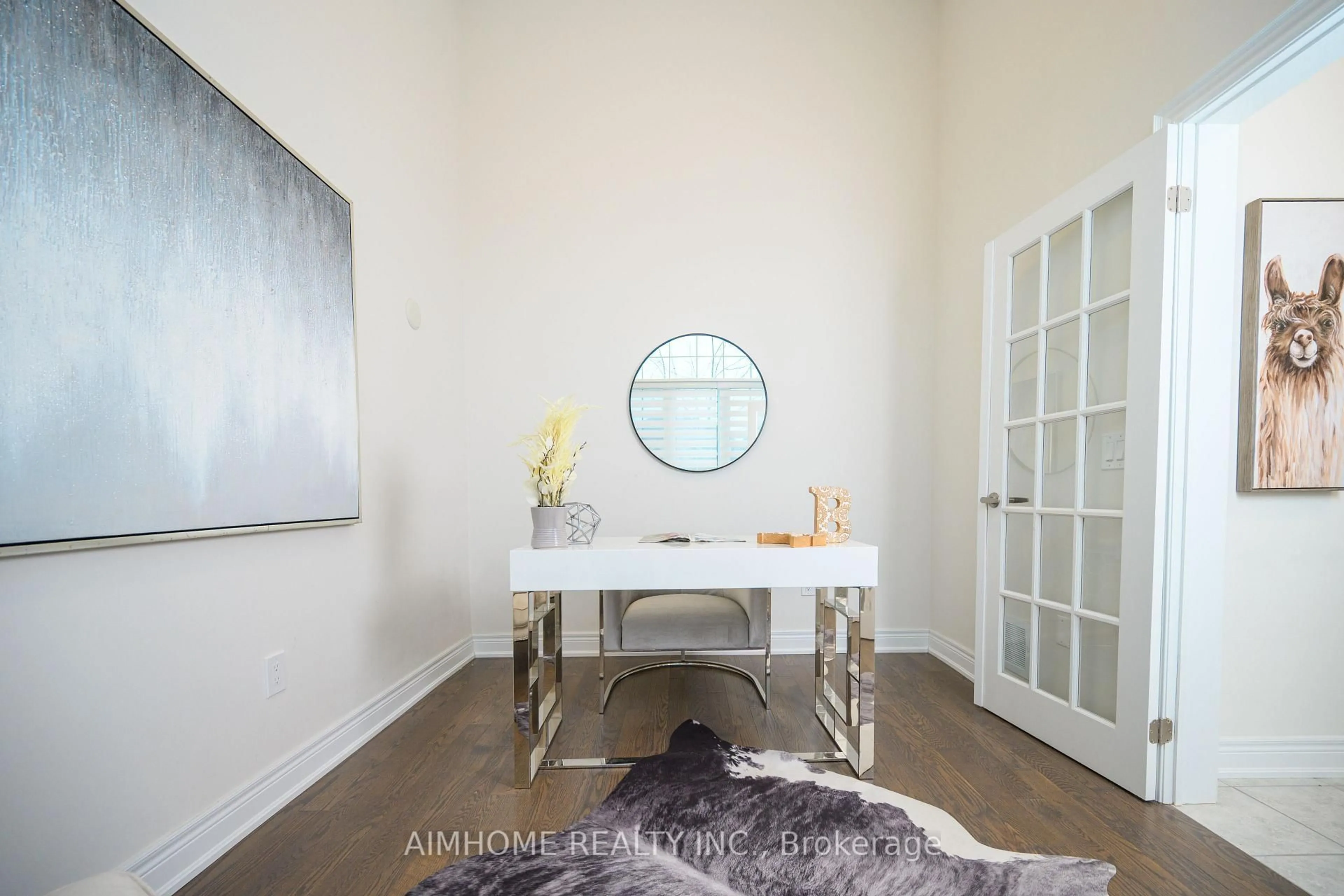 Indoor entryway for 3 Jericho Ave, Georgina Ontario L4P 0G9