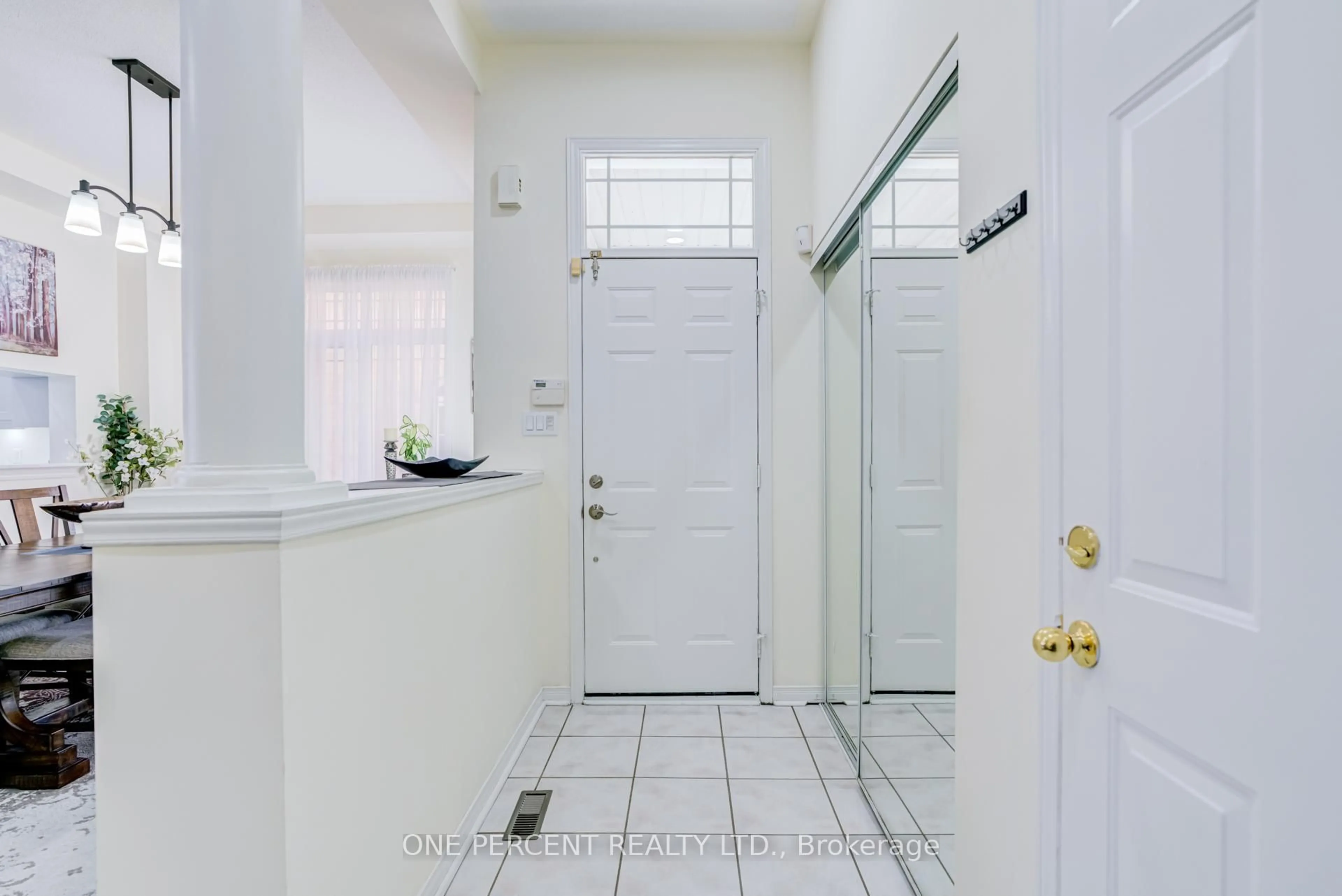 Indoor entryway for 4 Copperstone Cres, Richmond Hill Ontario L4S 2C4