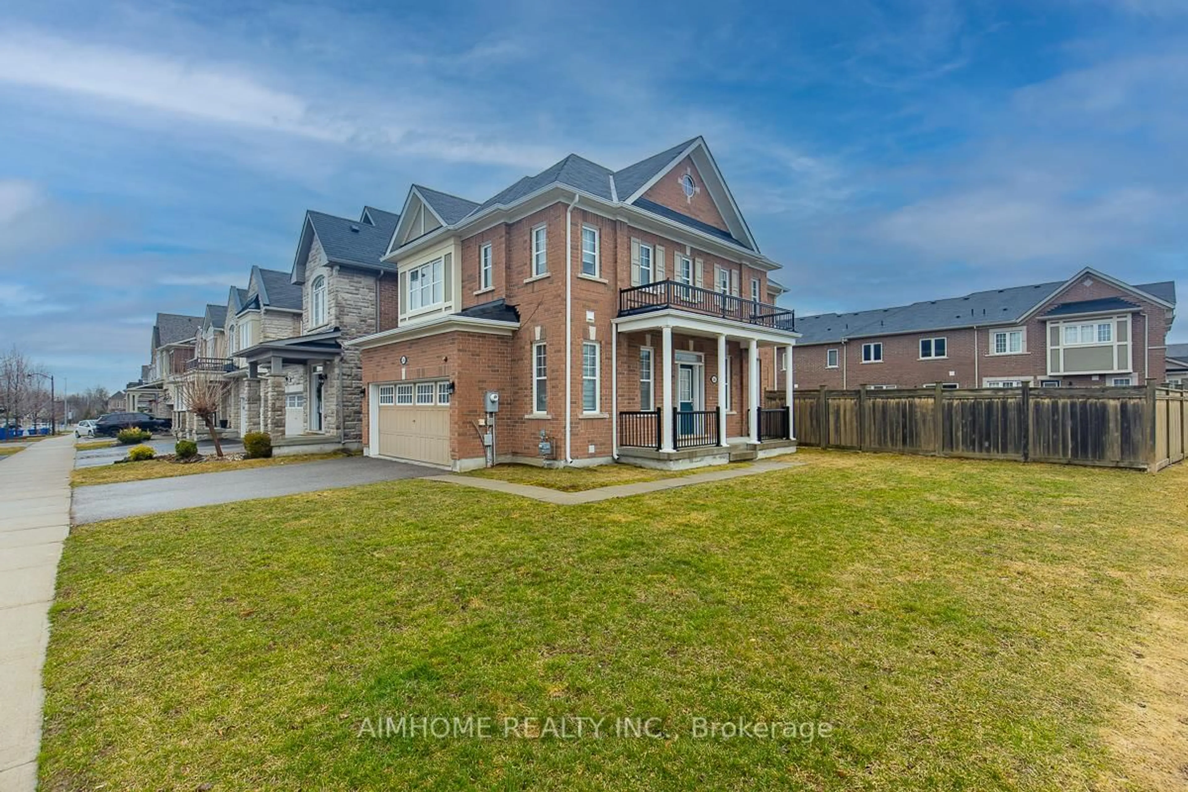 A pic from outside/outdoor area/front of a property/back of a property/a pic from drone, street for 246 Thomas Phillips Dr, Aurora Ontario L4G 0T6