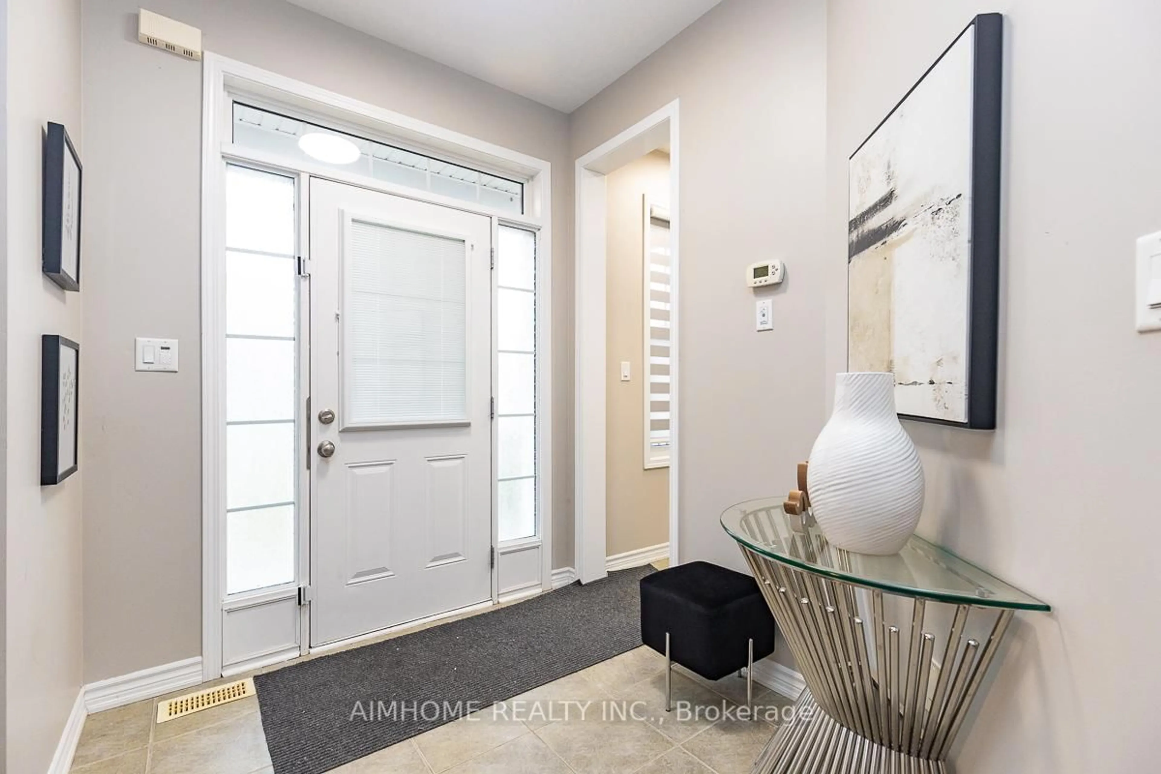 Indoor entryway for 246 Thomas Phillips Dr, Aurora Ontario L4G 0T6