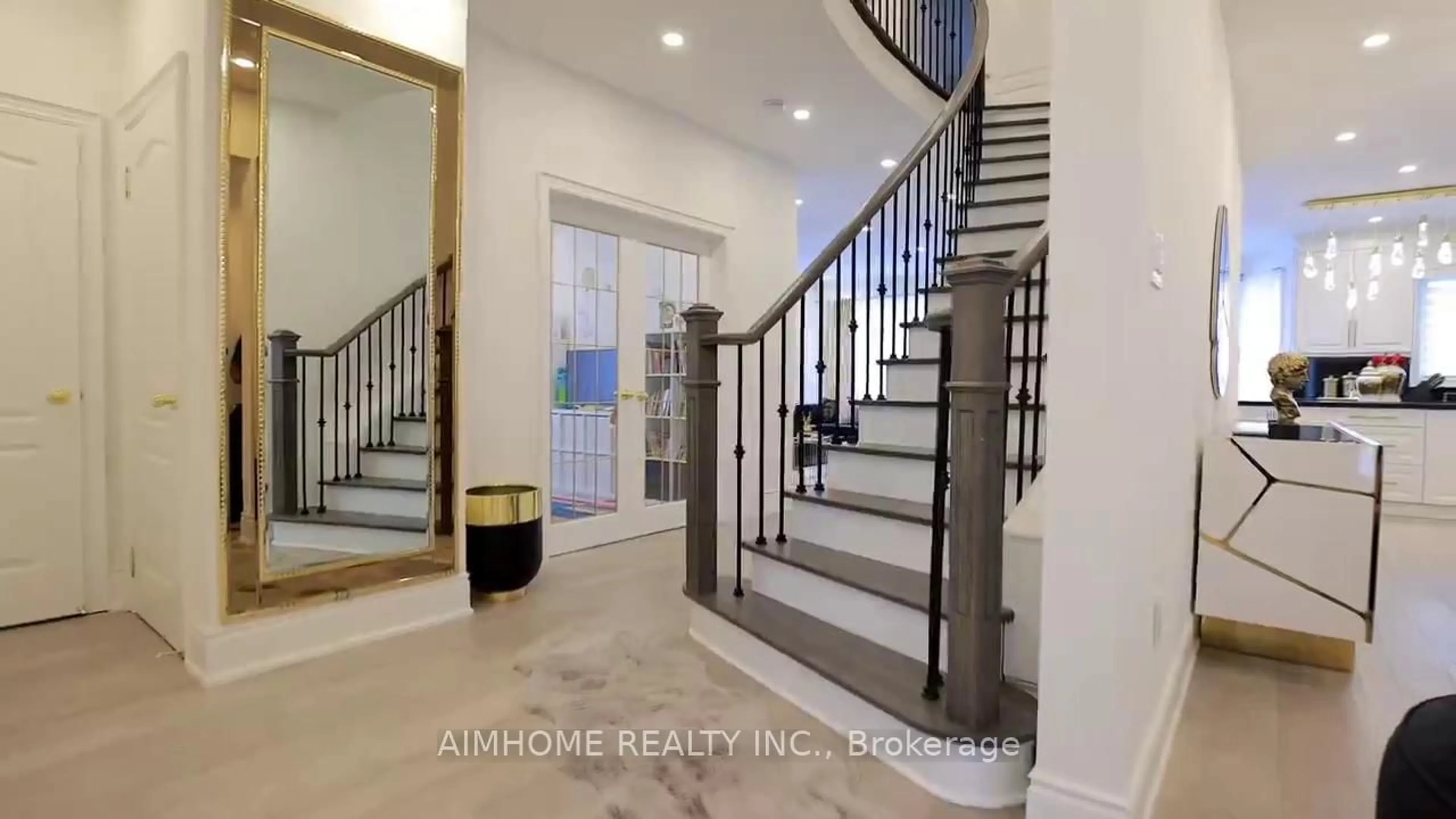 Indoor entryway for 47 O'hara Cres, Richmond Hill Ontario L4E 4L3