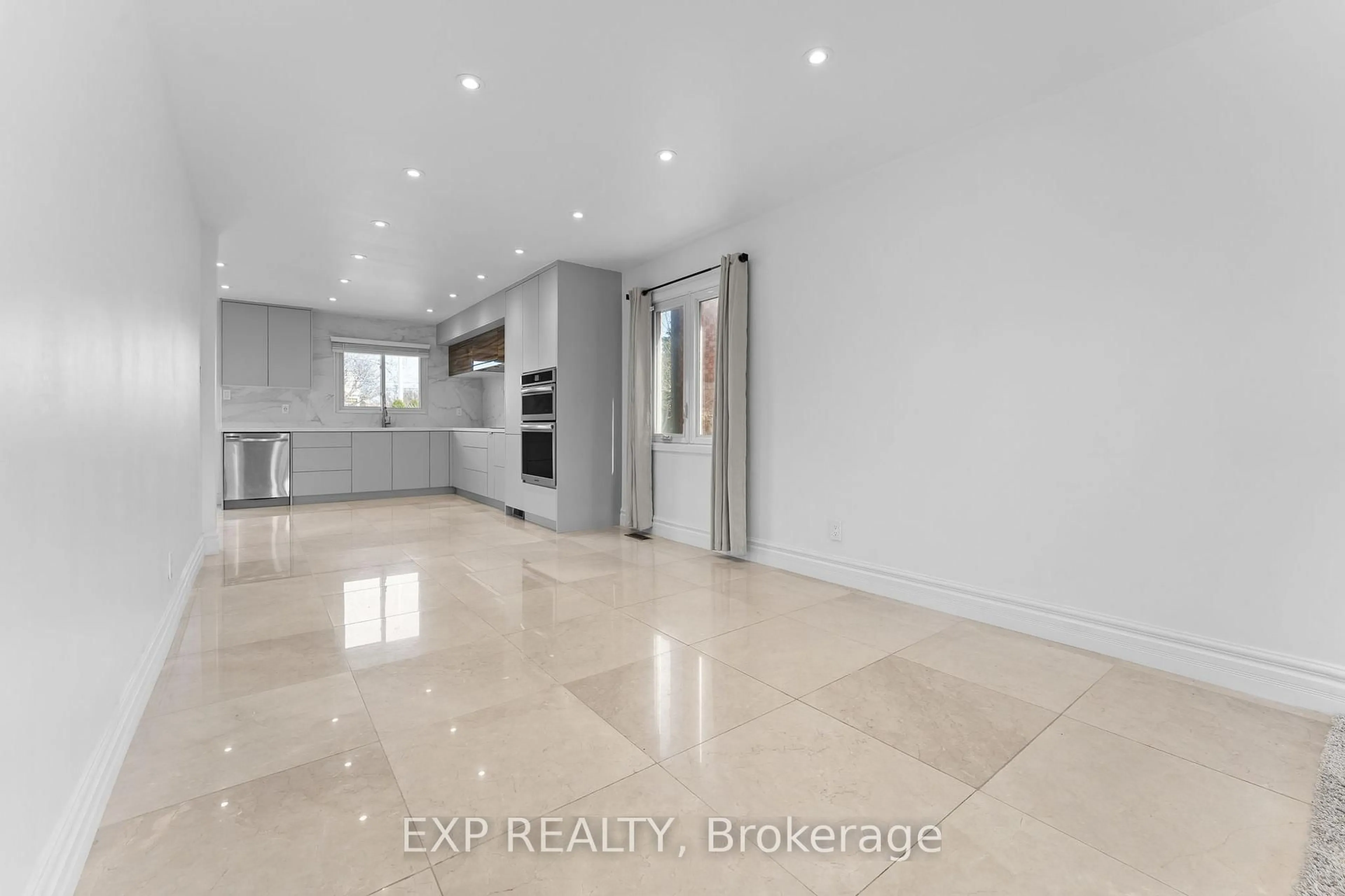 Open concept kitchen, ceramic/tile floor for 27 Via Nova Dr, Vaughan Ontario L4L 7P9