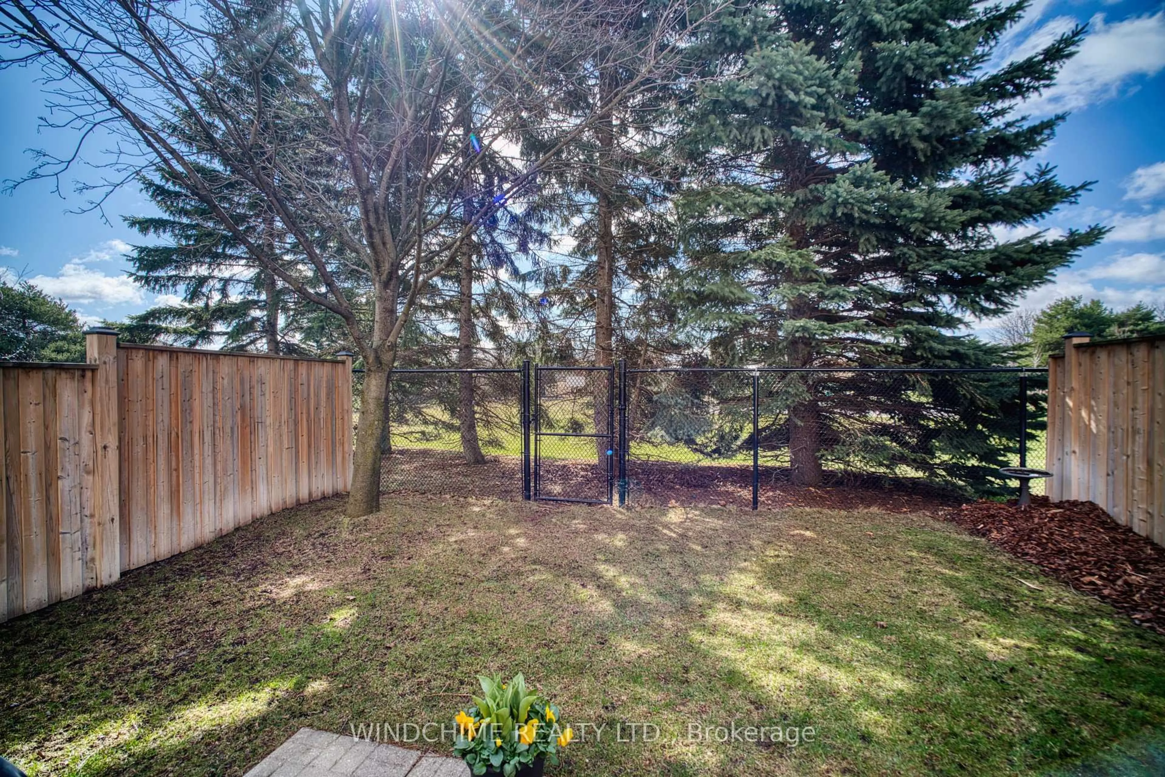 A pic from outside/outdoor area/front of a property/back of a property/a pic from drone, forest/trees view for 783 Walpole Cres, Newmarket Ontario L3X 2A6