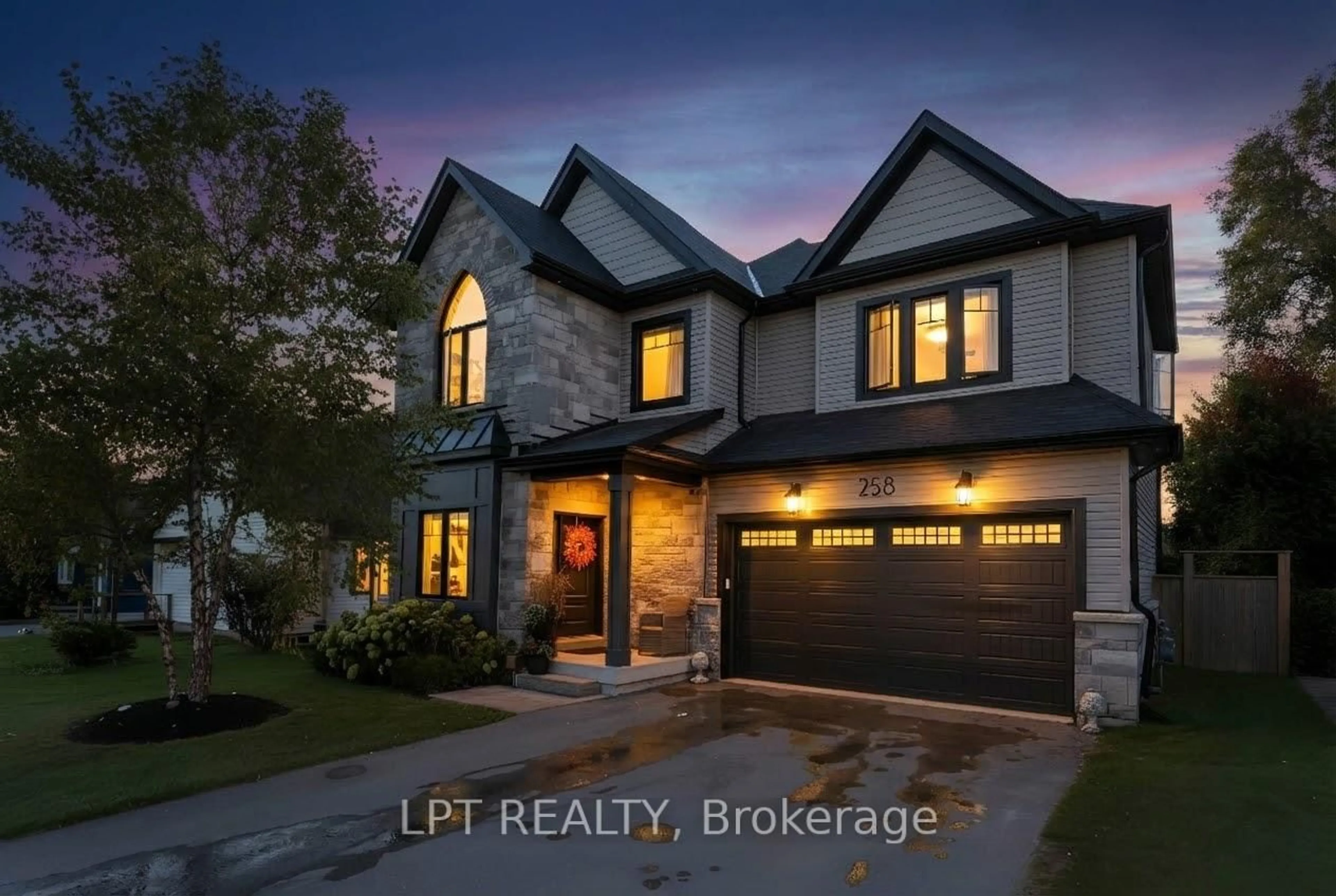 Home with brick exterior material, street for 258 Andrew St, Newmarket Ontario L3Y 1H2