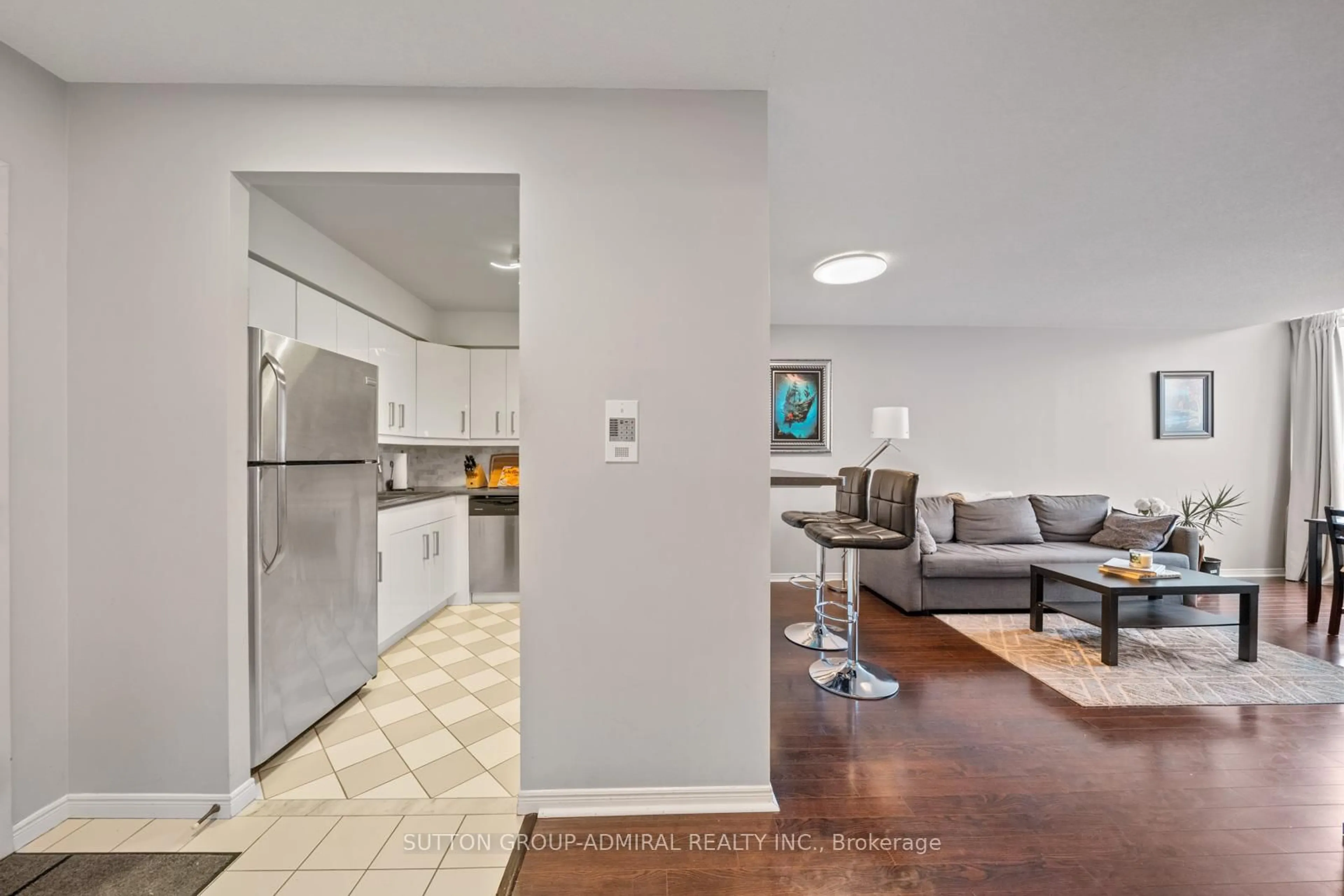 Open concept kitchen, ceramic/tile floor for 81 Townsgate Dr #1103, Vaughan Ontario L4J 8E6