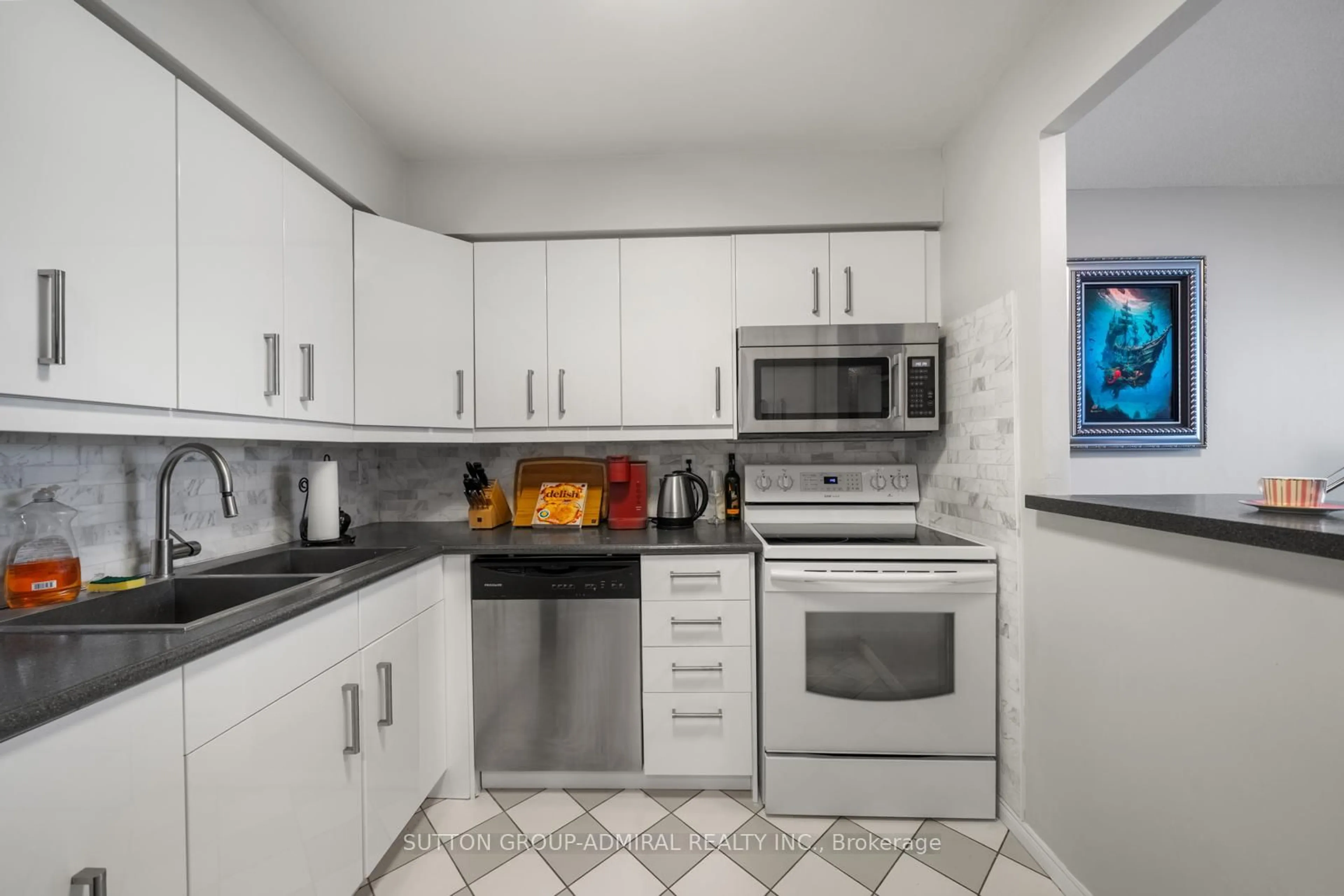 Standard kitchen, unknown for 81 Townsgate Dr #1103, Vaughan Ontario L4J 8E6