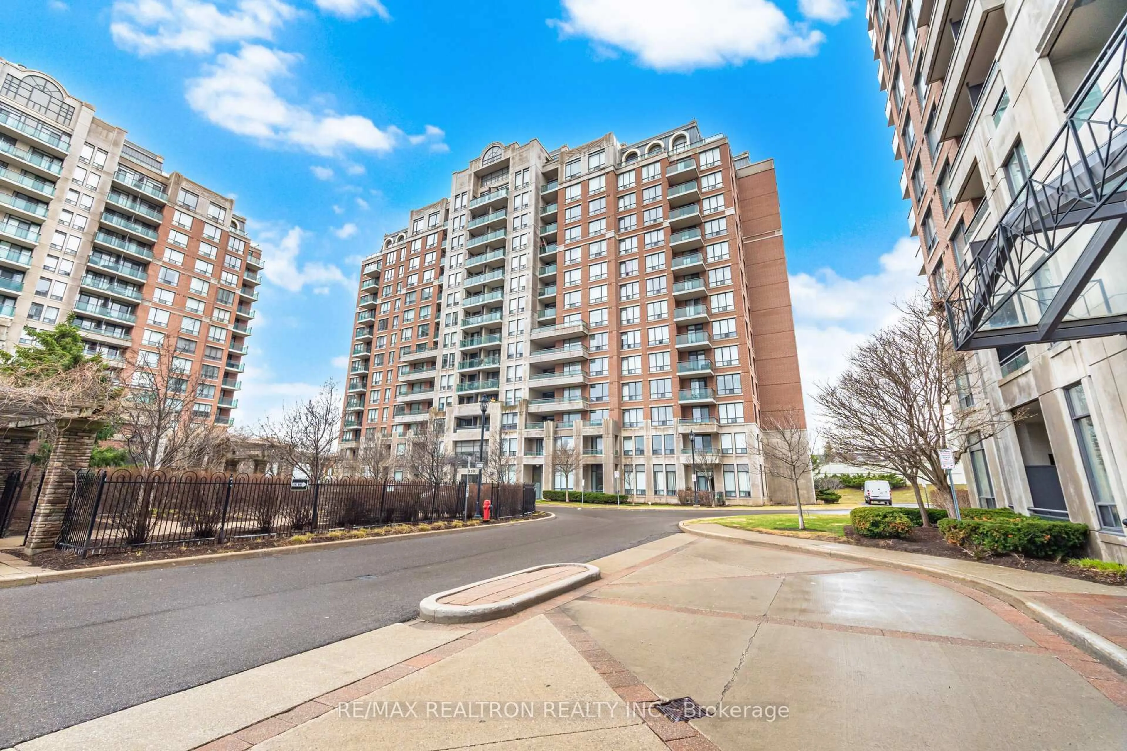 A pic from outside/outdoor area/front of a property/back of a property/a pic from drone, street for 330 Red Maple Rd #411, Richmond Hill Ontario L4C 0T6