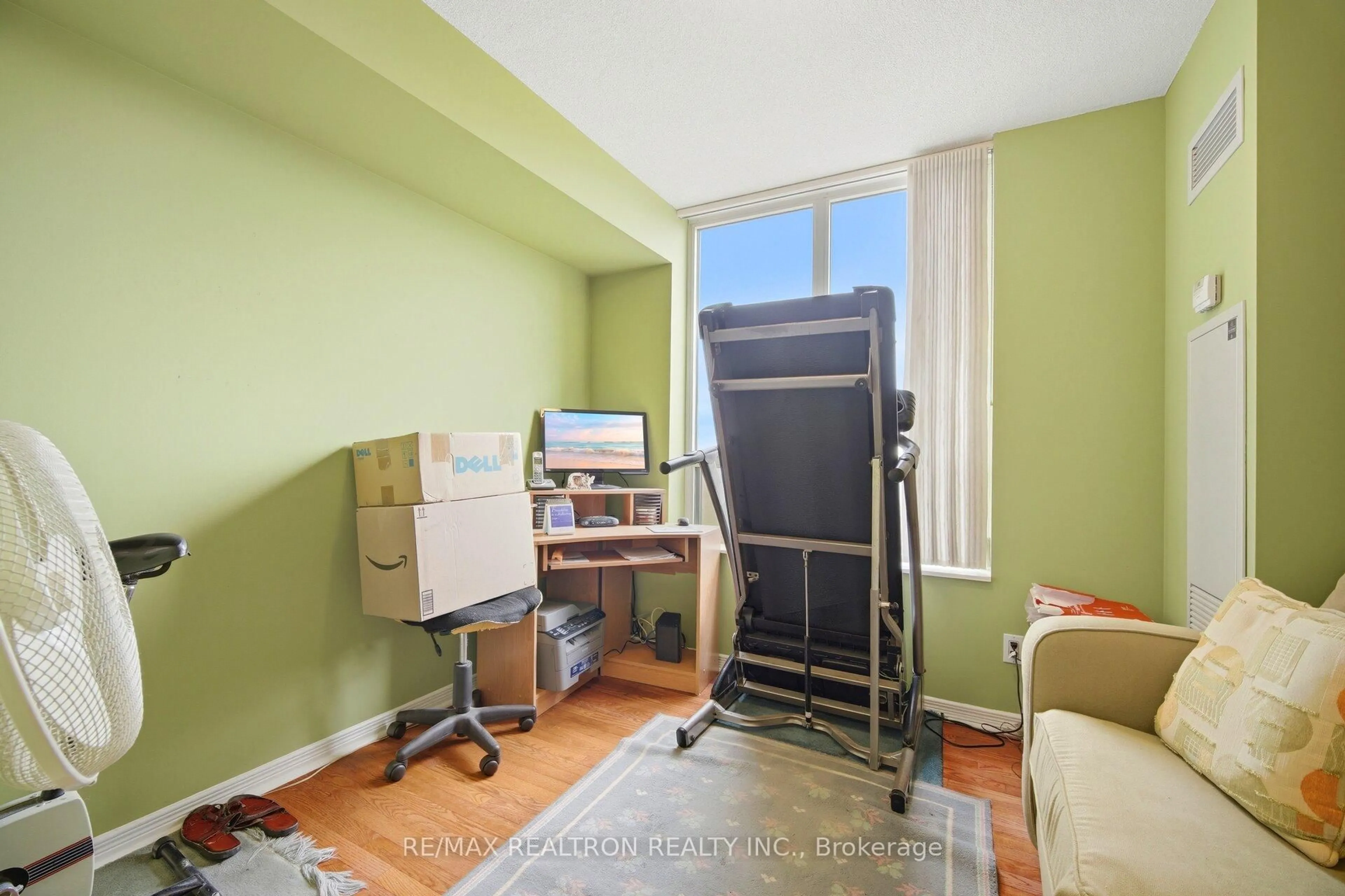 A pic of a room for 330 Red Maple Rd #411, Richmond Hill Ontario L4C 0T6