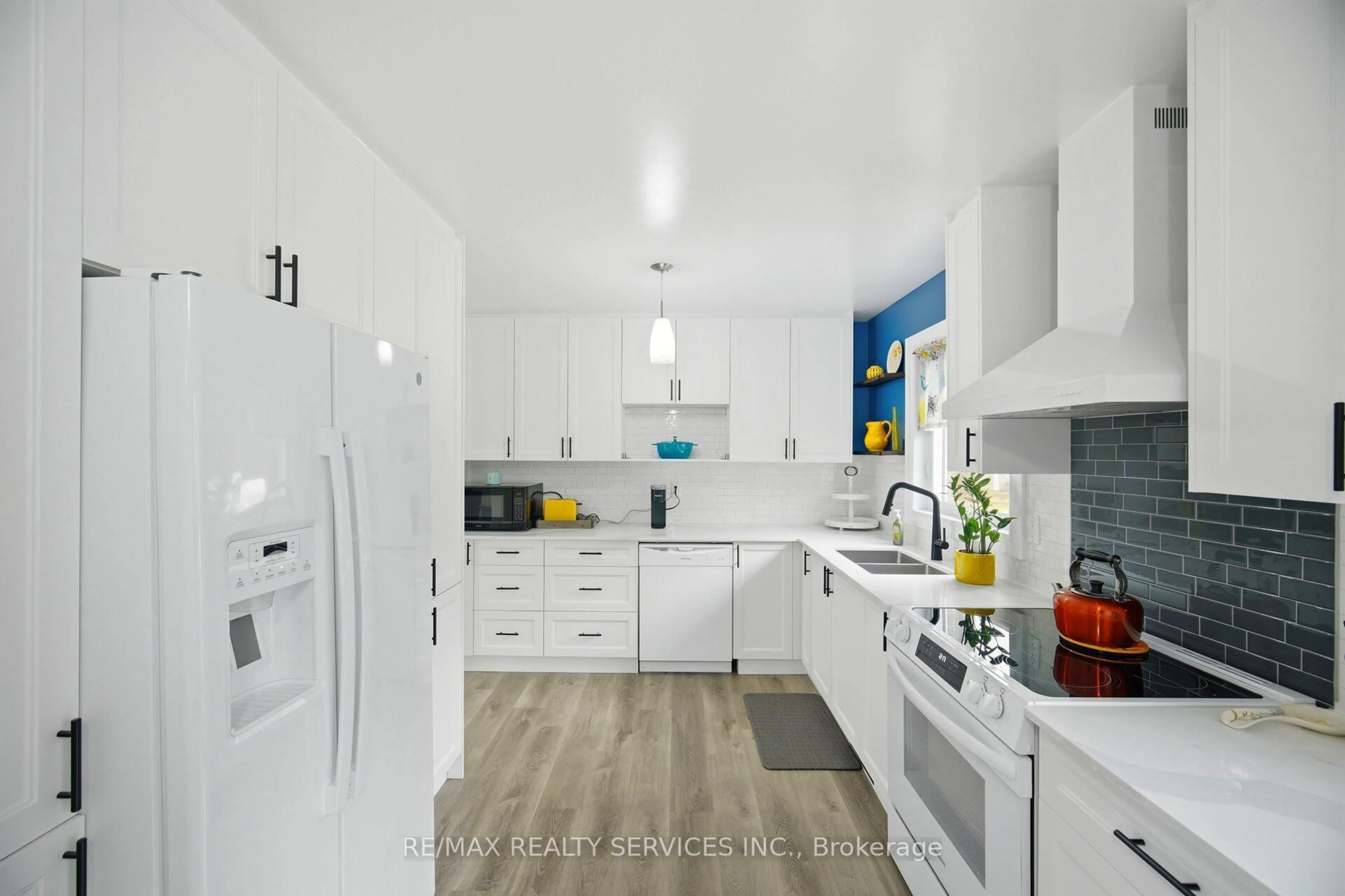Open concept kitchen, ceramic/tile floor for 56 Princess Dr, Adjala-Tosorontio Ontario L0M 1M0