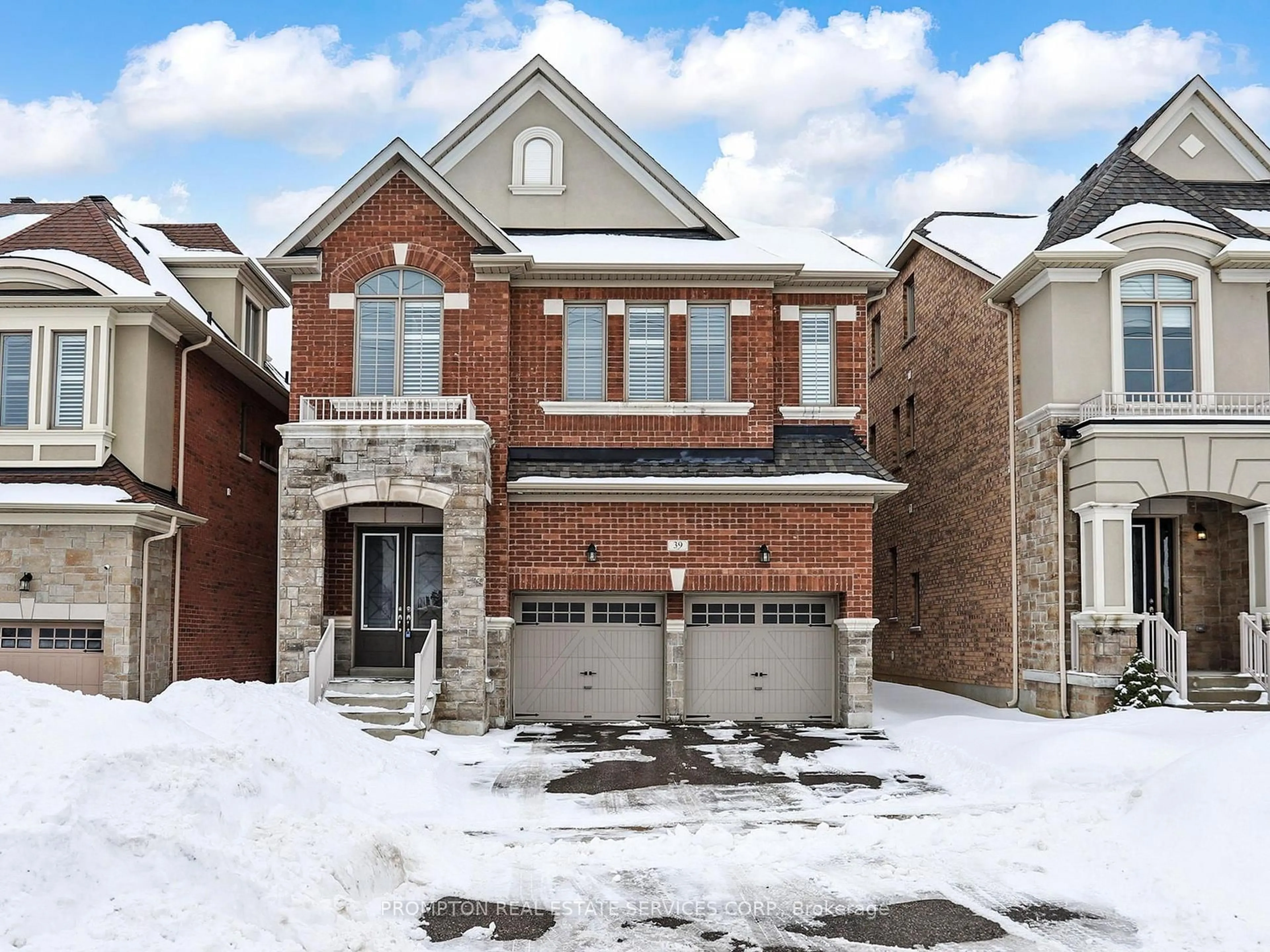 Home with brick exterior material, street for 39 Giardina Cres, Richmond Hill Ontario L4B 0G1