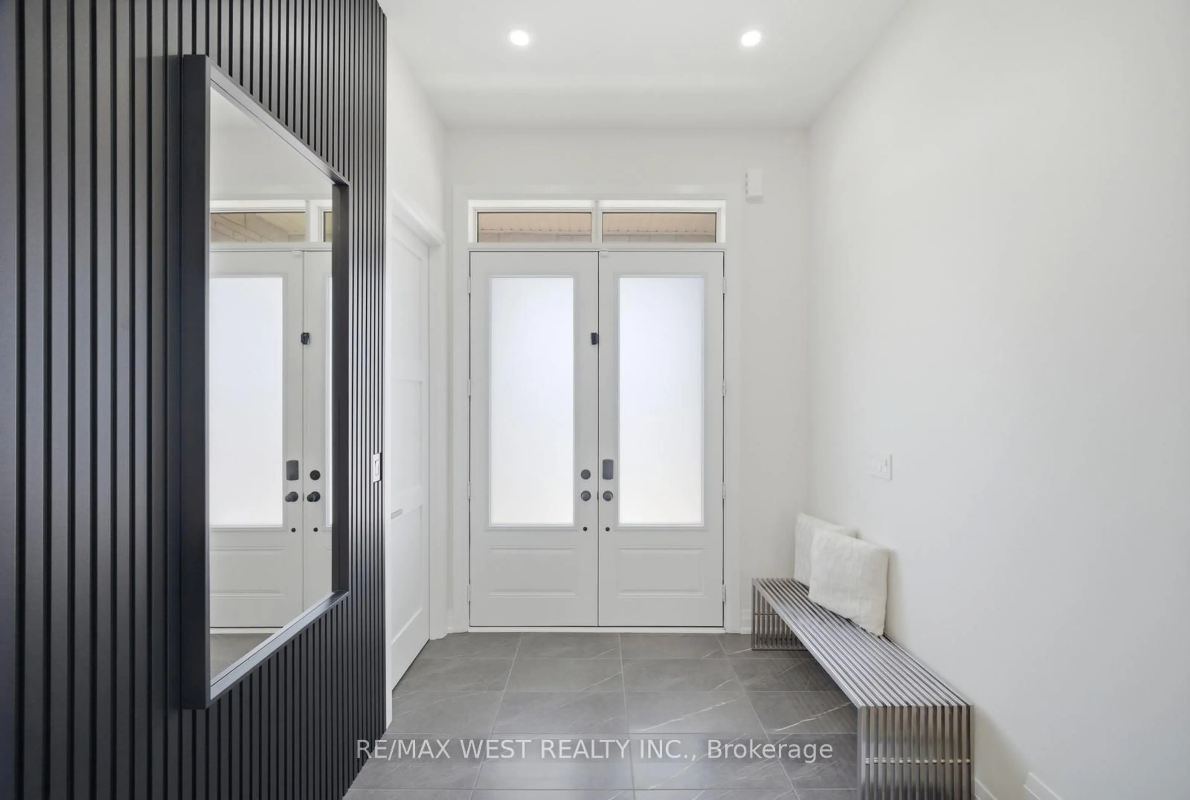 Indoor entryway for 99 Coldwell Bay Circ, Vaughan Ontario L4H 5E9