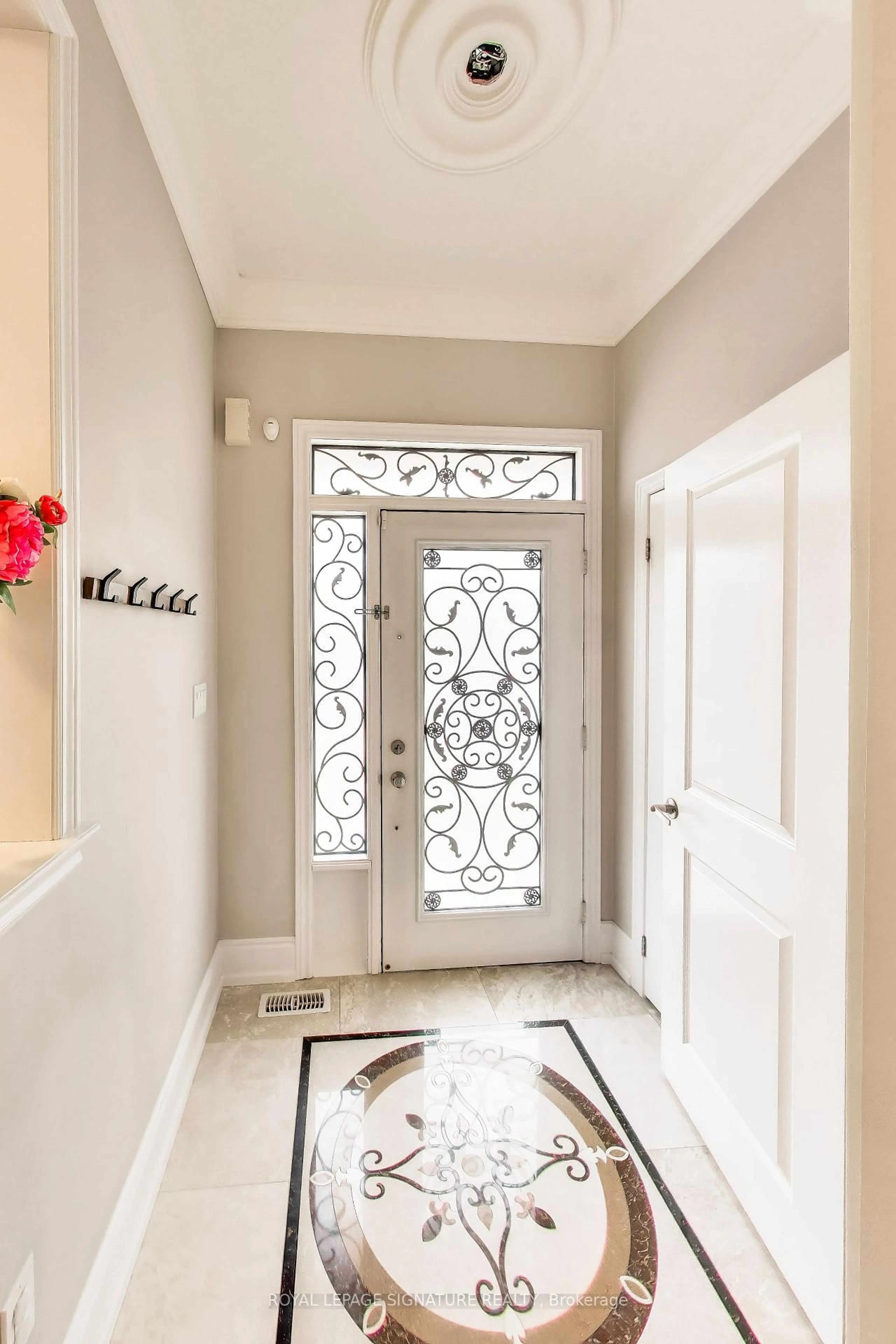 Indoor entryway for 259 Barons St, Vaughan Ontario L4H 3Z3