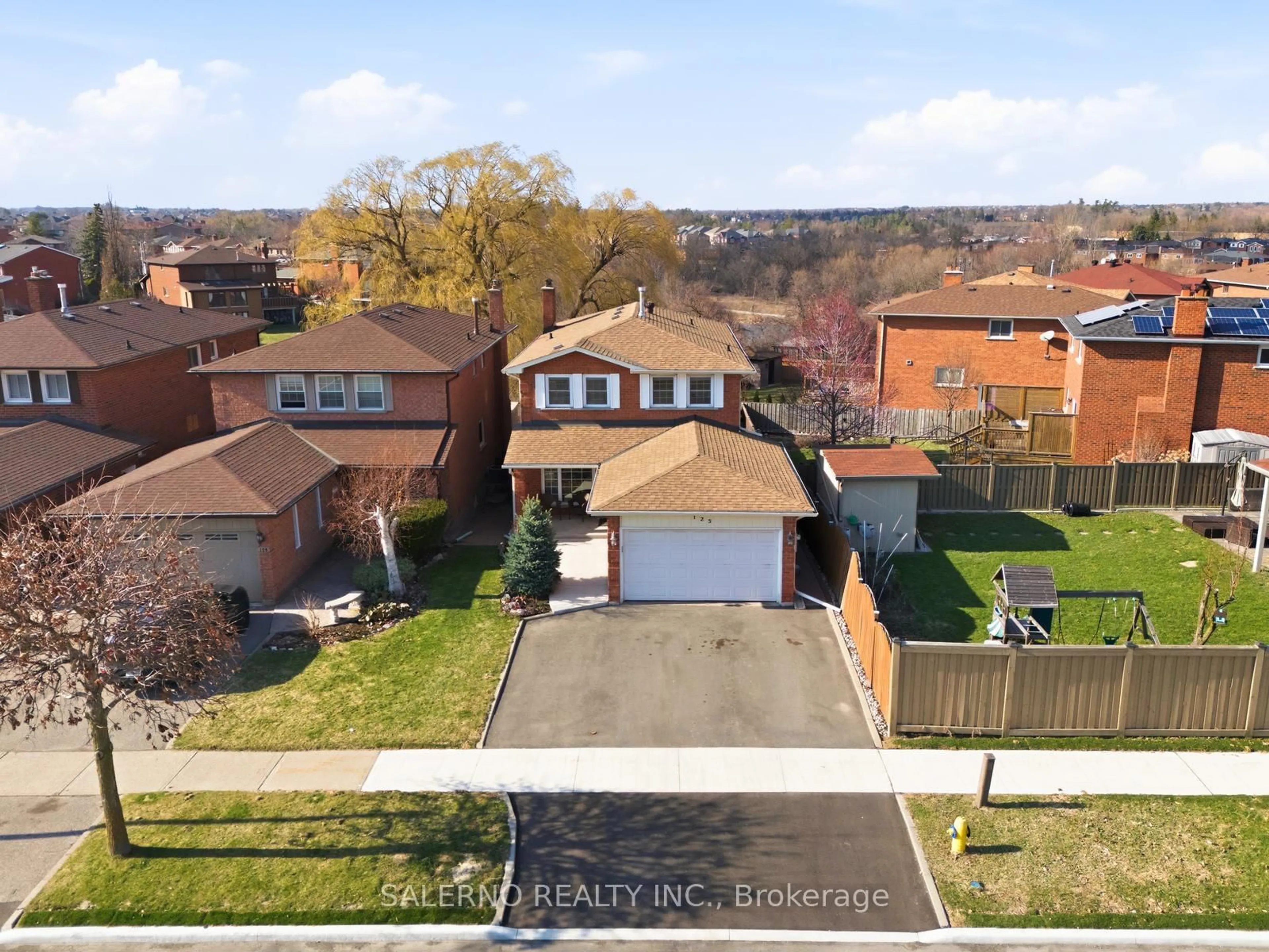 A pic from outside/outdoor area/front of a property/back of a property/a pic from drone, street for 125 Kaiser Dr, Vaughan Ontario L4L 3V3