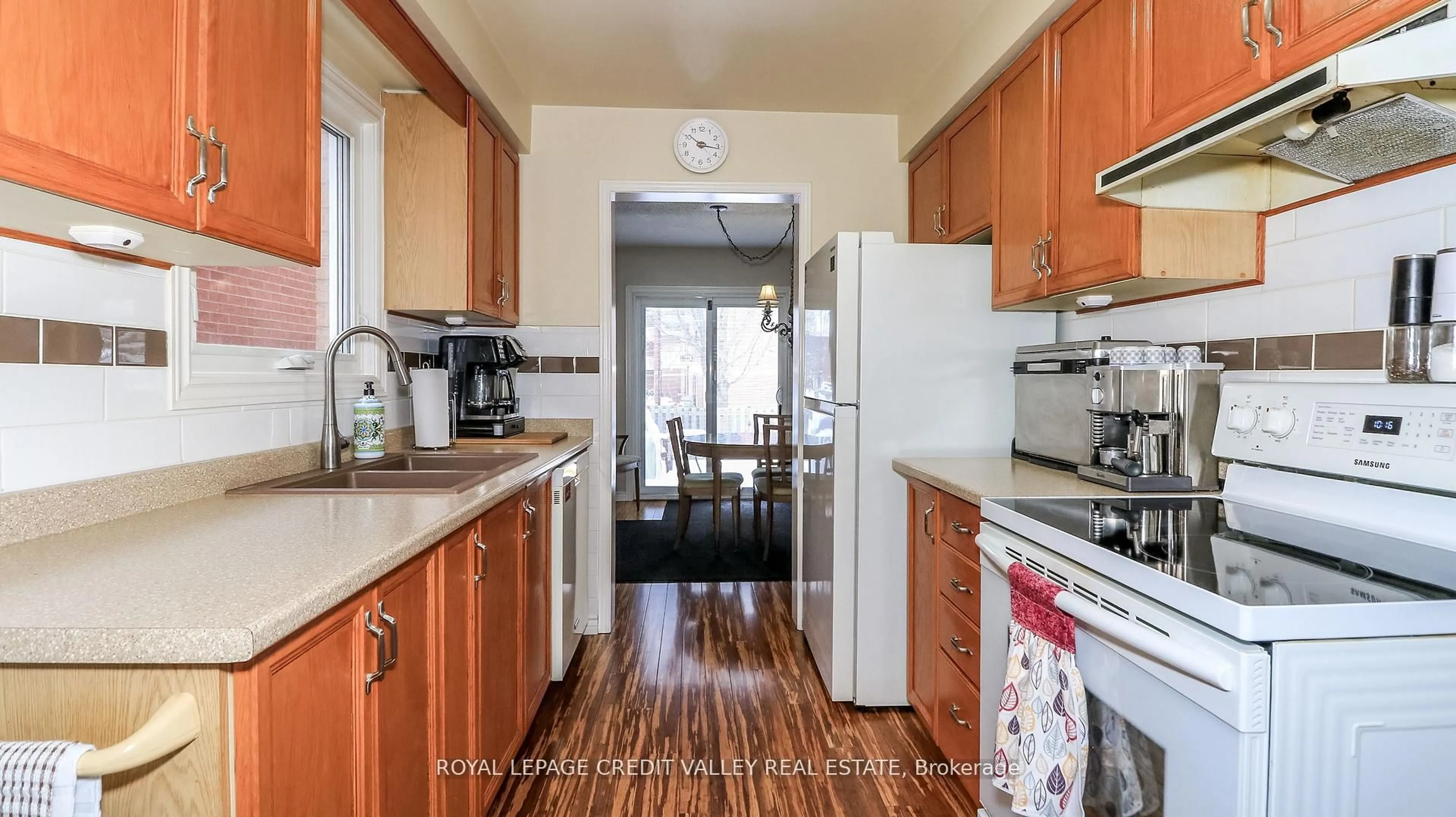 Standard kitchen, unknown for 120 Heydon Ave, New Tecumseth Ontario L9R 1N6