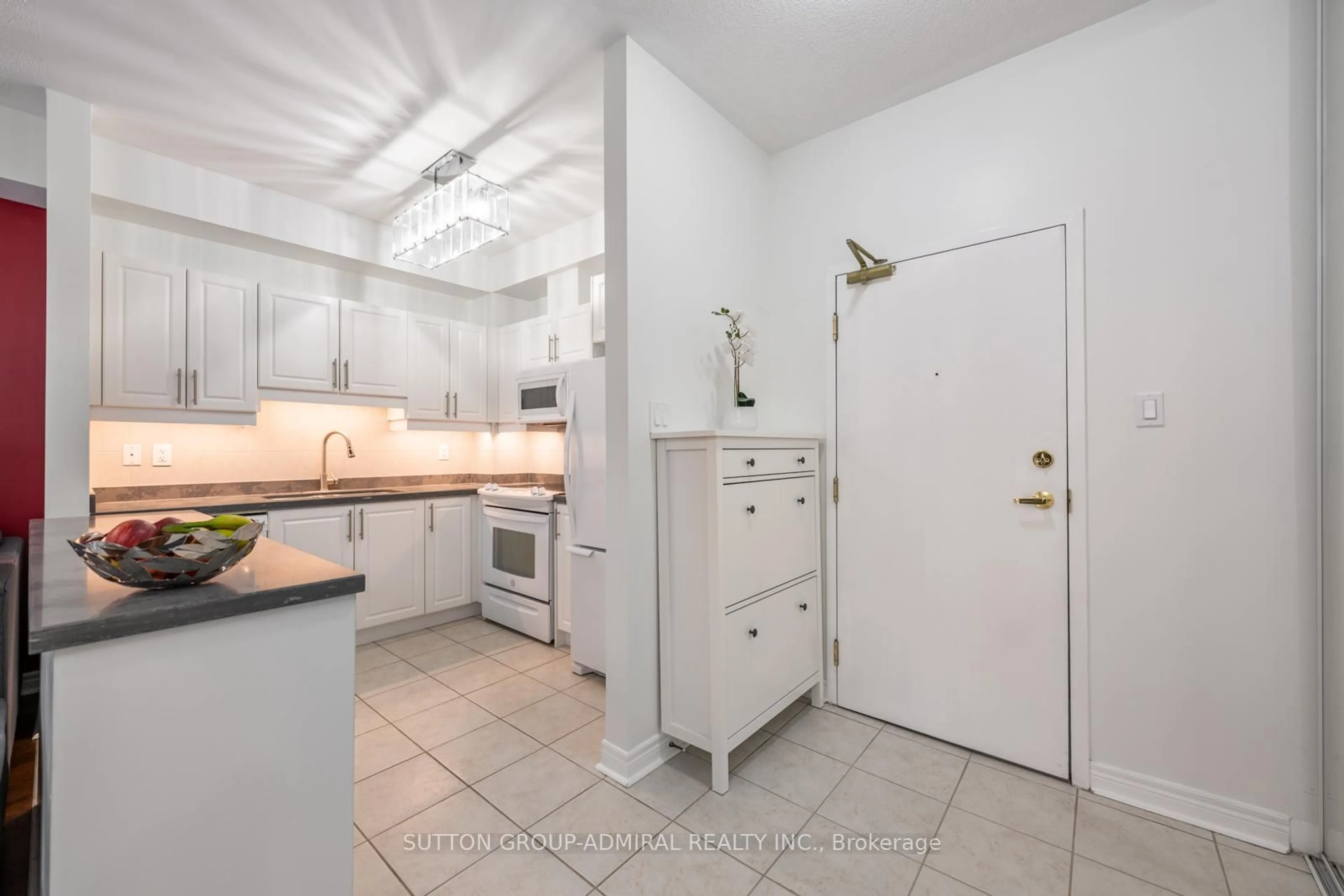 Standard kitchen, unknown for 9944 Keele St #102, Vaughan Ontario L6A 3Z4