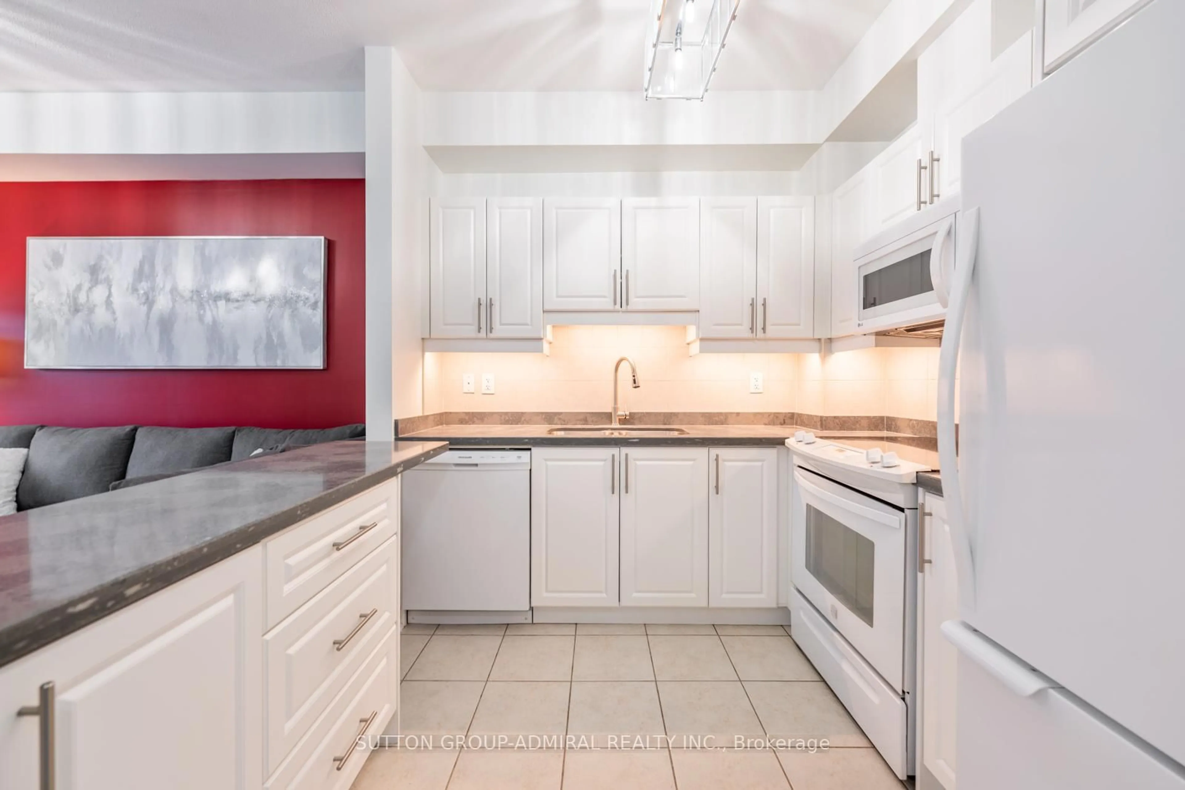 Standard kitchen, ceramic/tile floor for 9944 Keele St #102, Vaughan Ontario L6A 3Z4