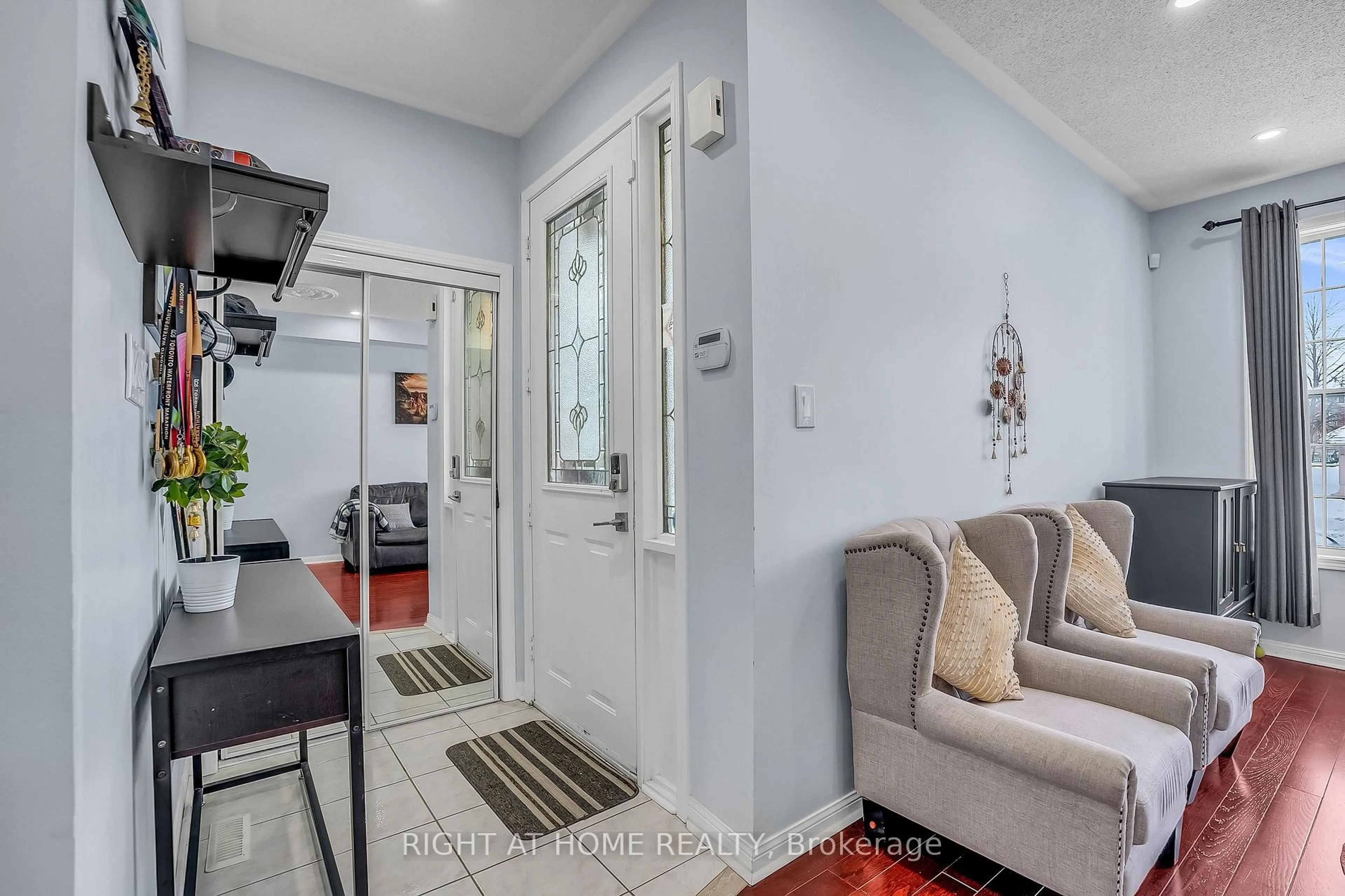 Indoor entryway for 89 Cornell Park Ave, Markham Ontario L6B 1B6