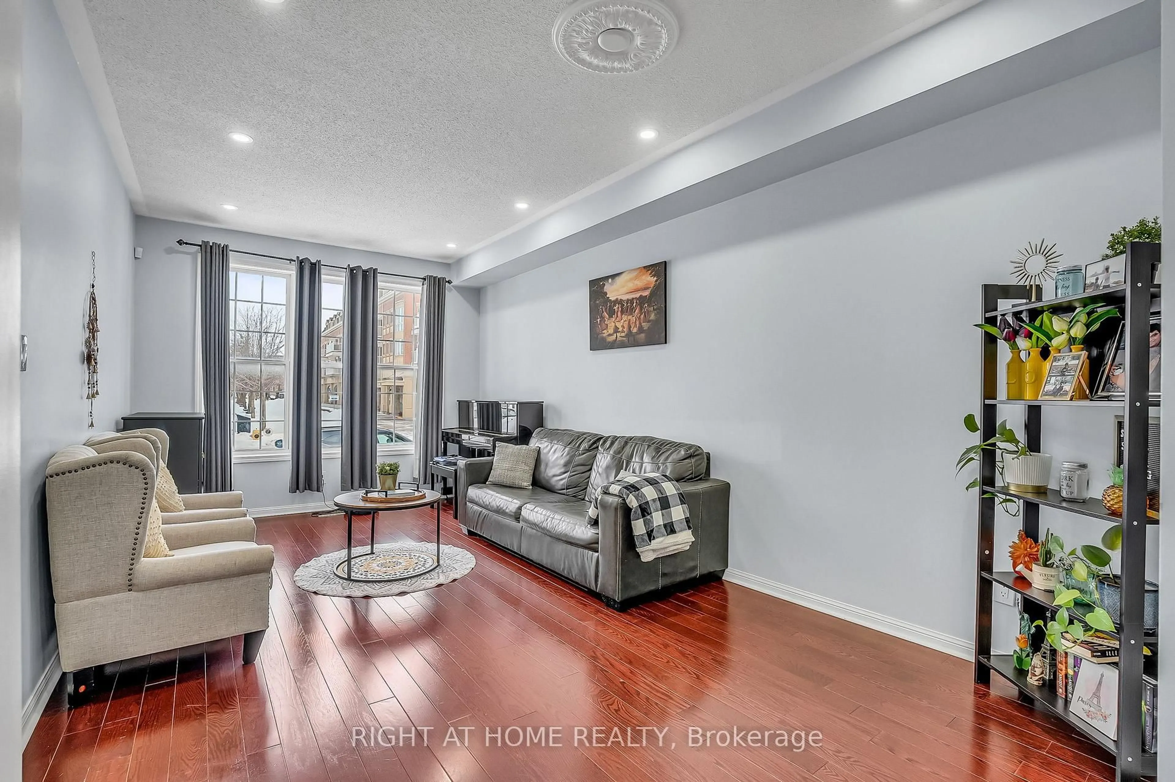 Living room with furniture, unknown for 89 Cornell Park Ave, Markham Ontario L6B 1B6