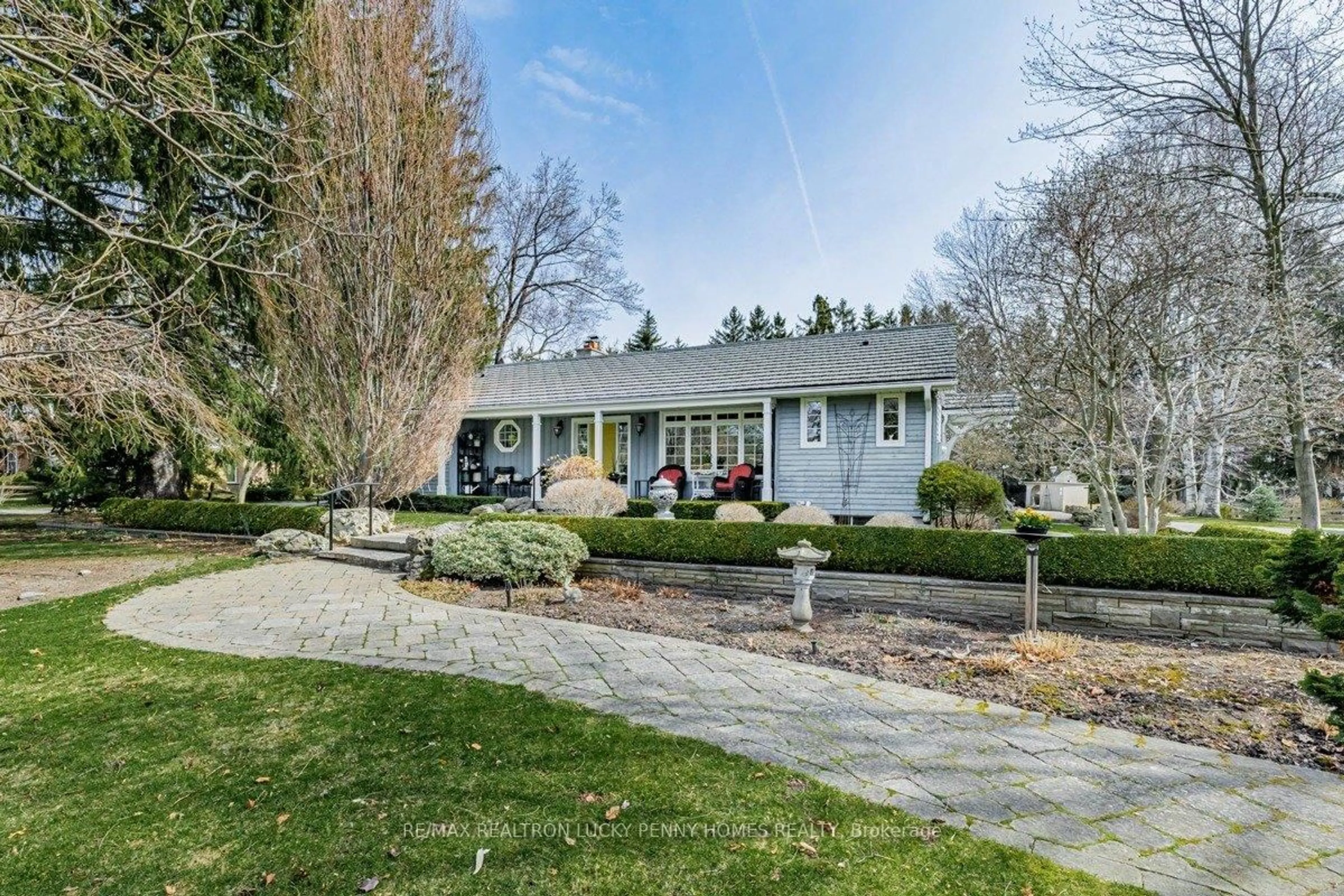 A pic from outside/outdoor area/front of a property/back of a property/a pic from drone, street for 9 Orchard St, Markham Ontario L3P 2S9