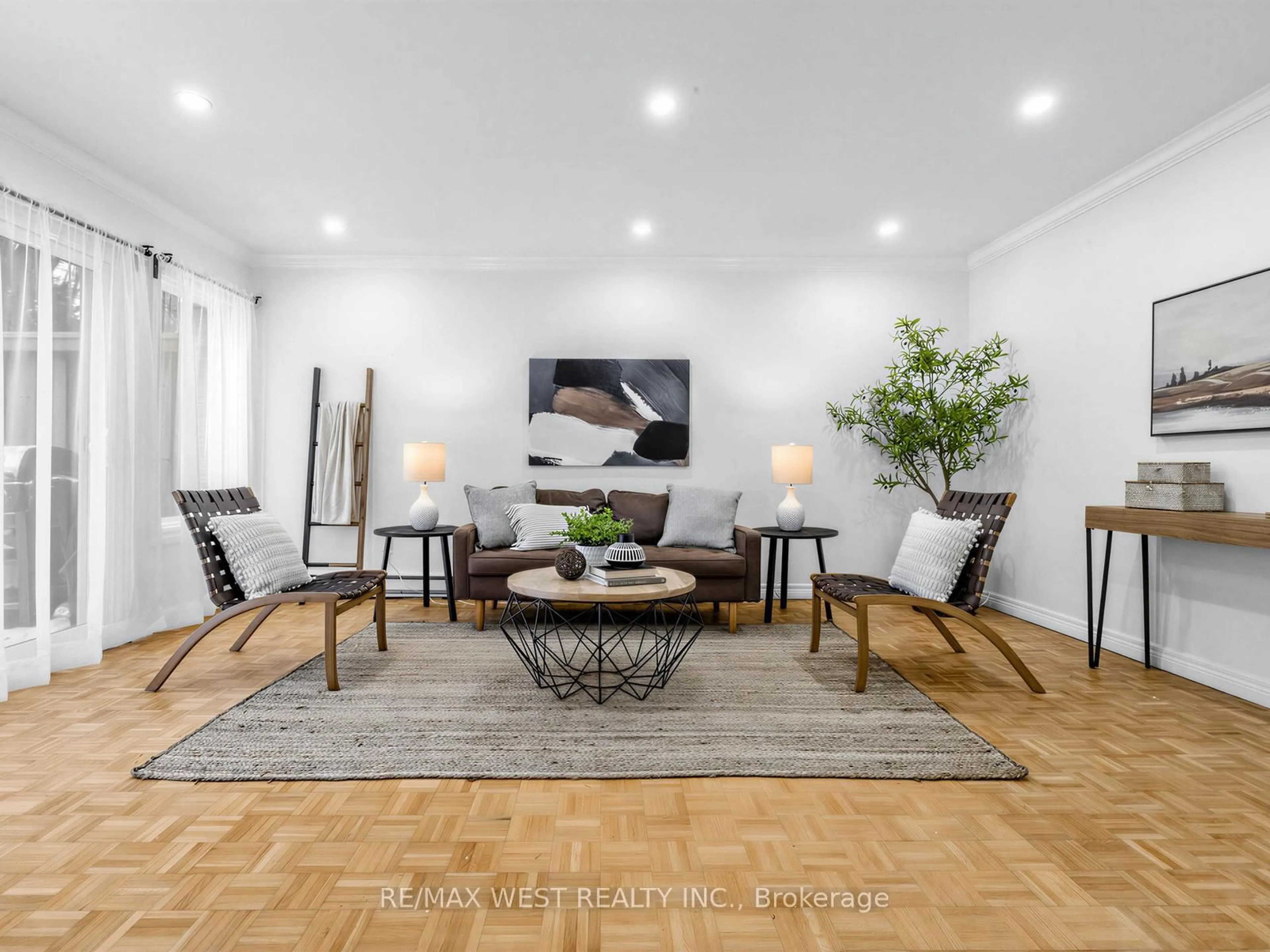 Living room with furniture, unknown for 246 Milestone Cres #117, Aurora Ontario L4G 3M2