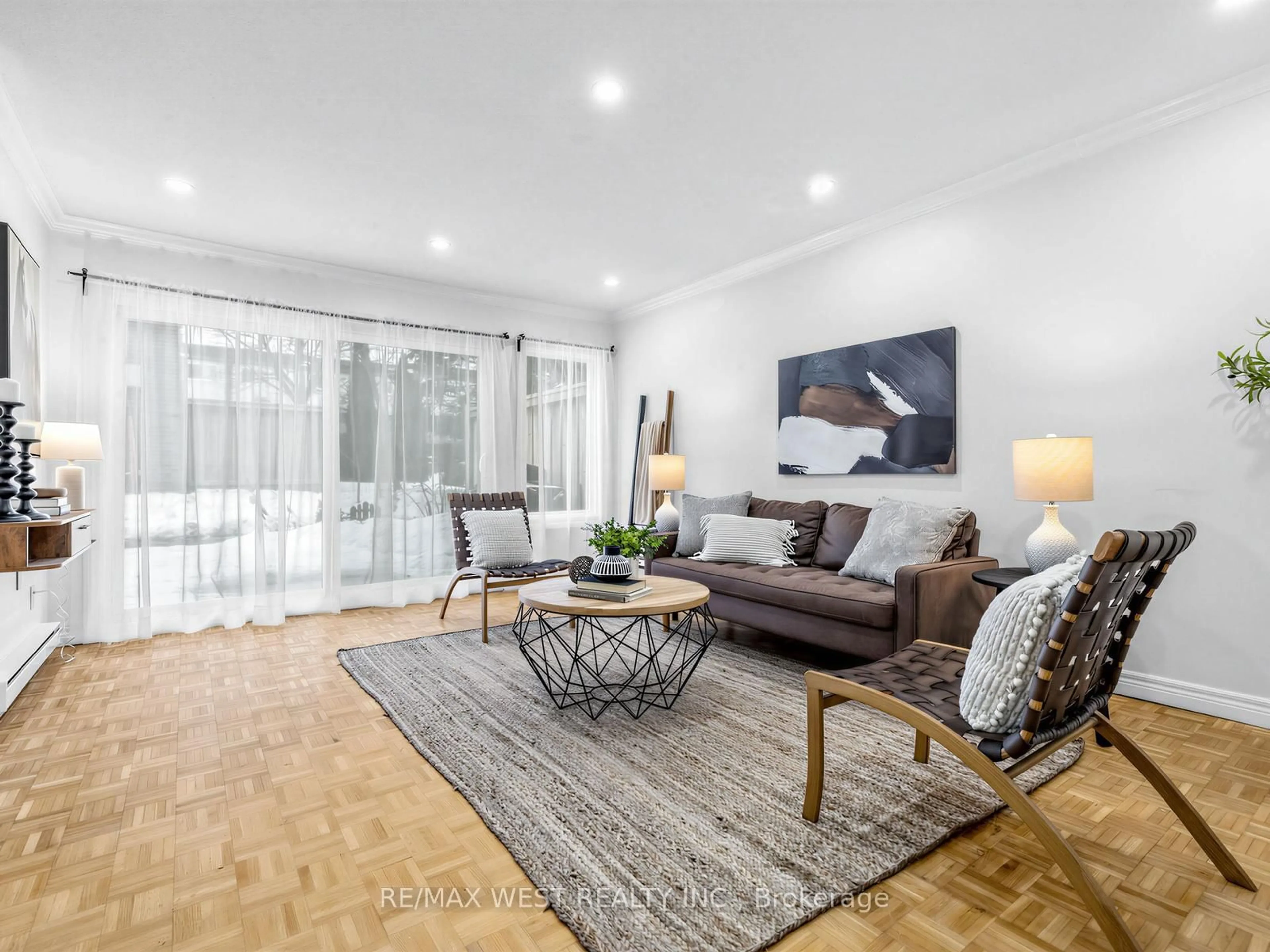 Living room with furniture, unknown for 246 Milestone Cres #117, Aurora Ontario L4G 3M2